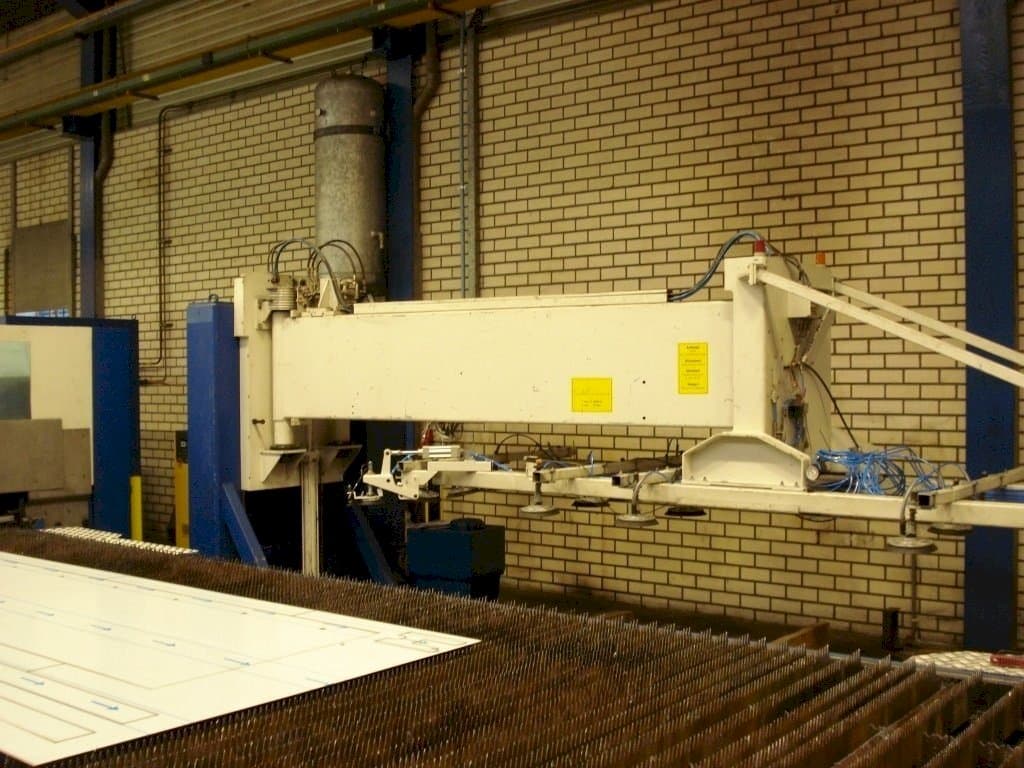 Vue de face de la machine TRUMPF Loadmaster