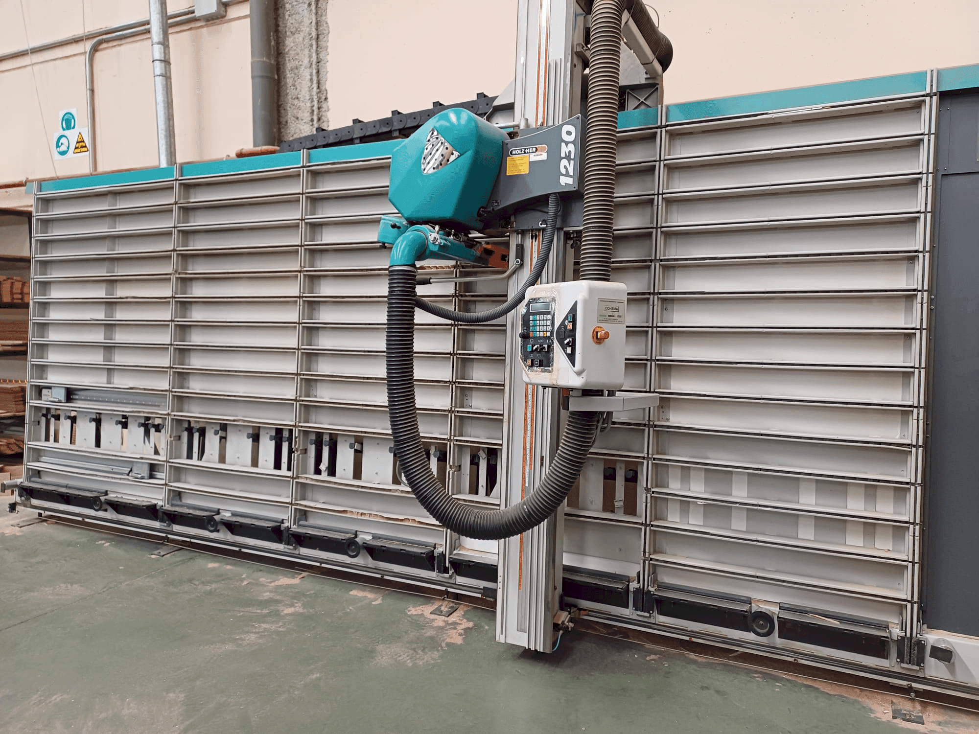 Vue de face de la machine HOLZHER PK 1230