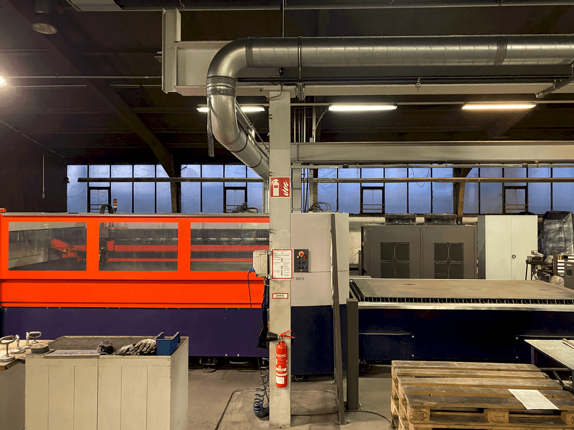 Vue de face de la machine Bystronic Bystar 3015/4400