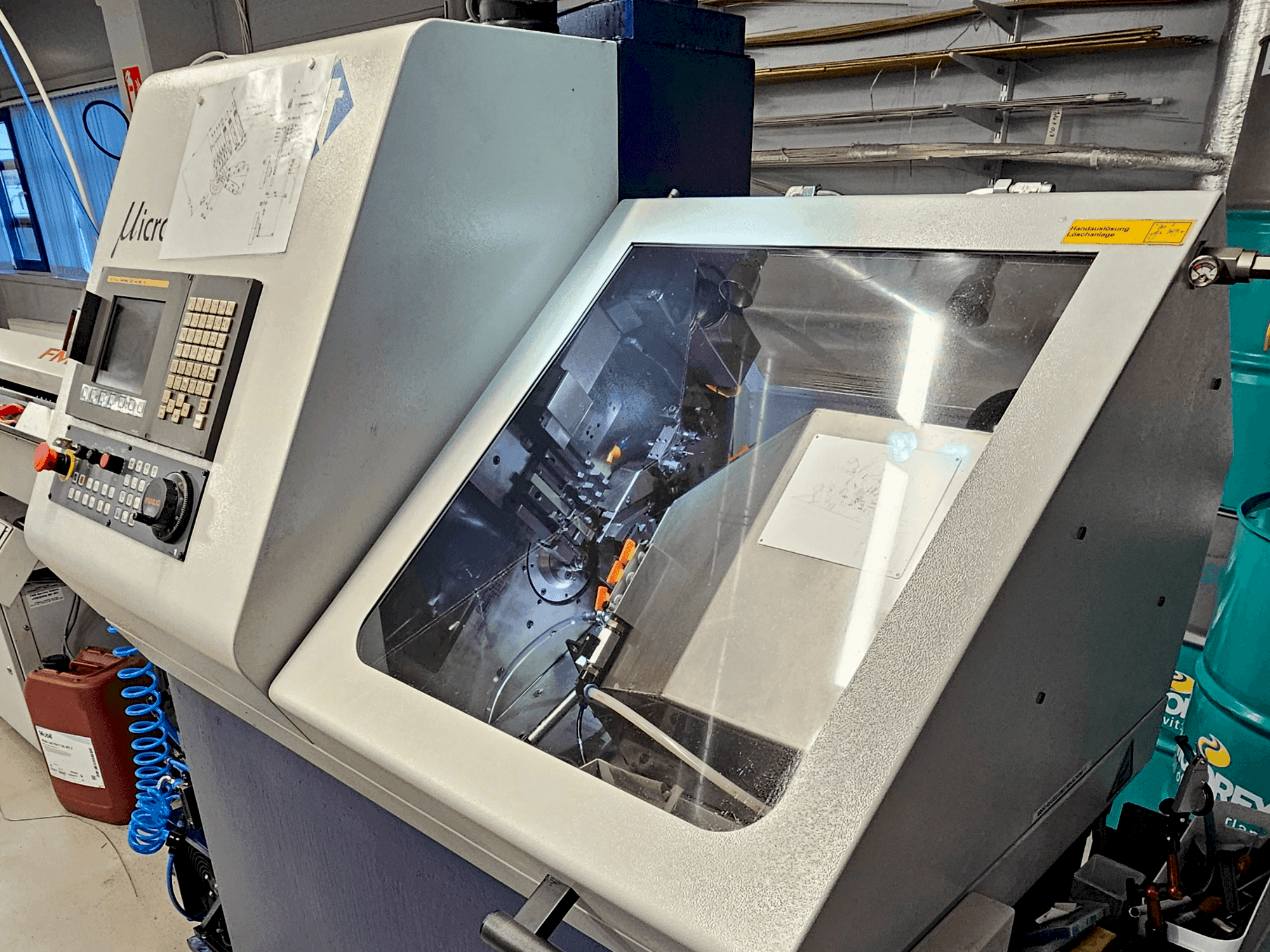 Vue de face de la machine TORNOS Micro 8