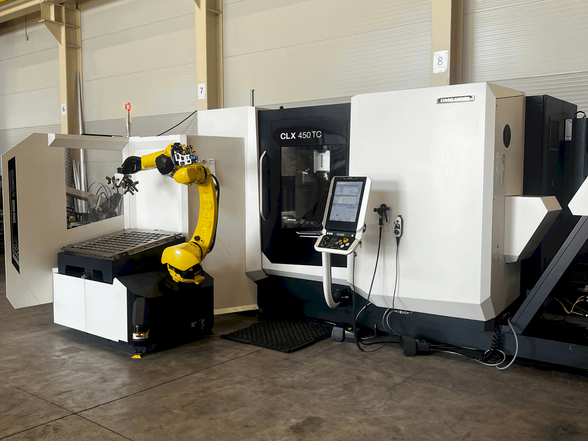 Vue de face de la machine DMG MORI CLX 450 TC