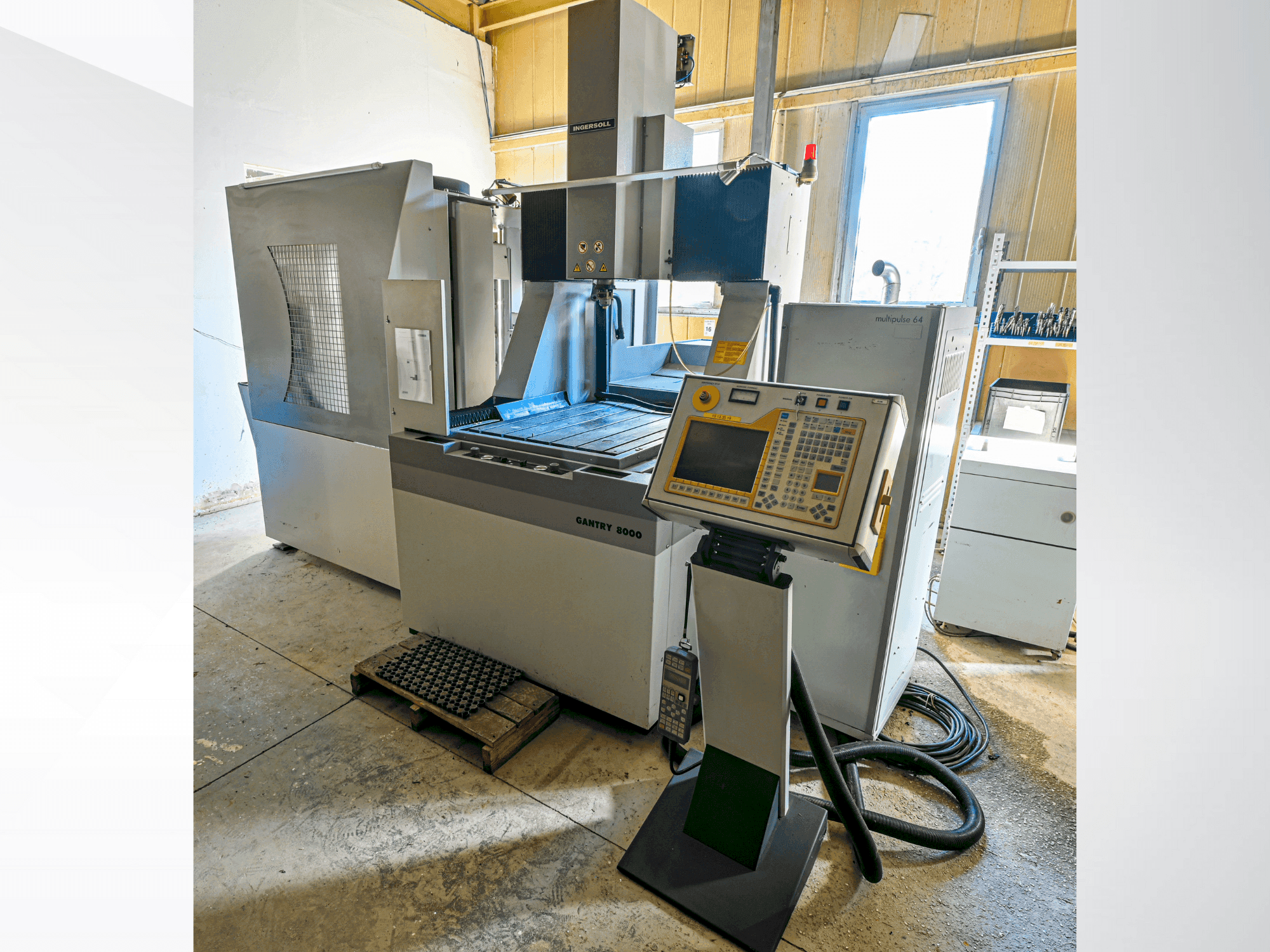 Vue de face de la machine OPS INGERSOLL Gantry 8000