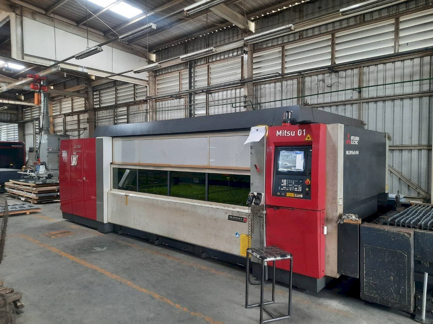 Vue de face de la machine Mitsubishi ML3015eX F60