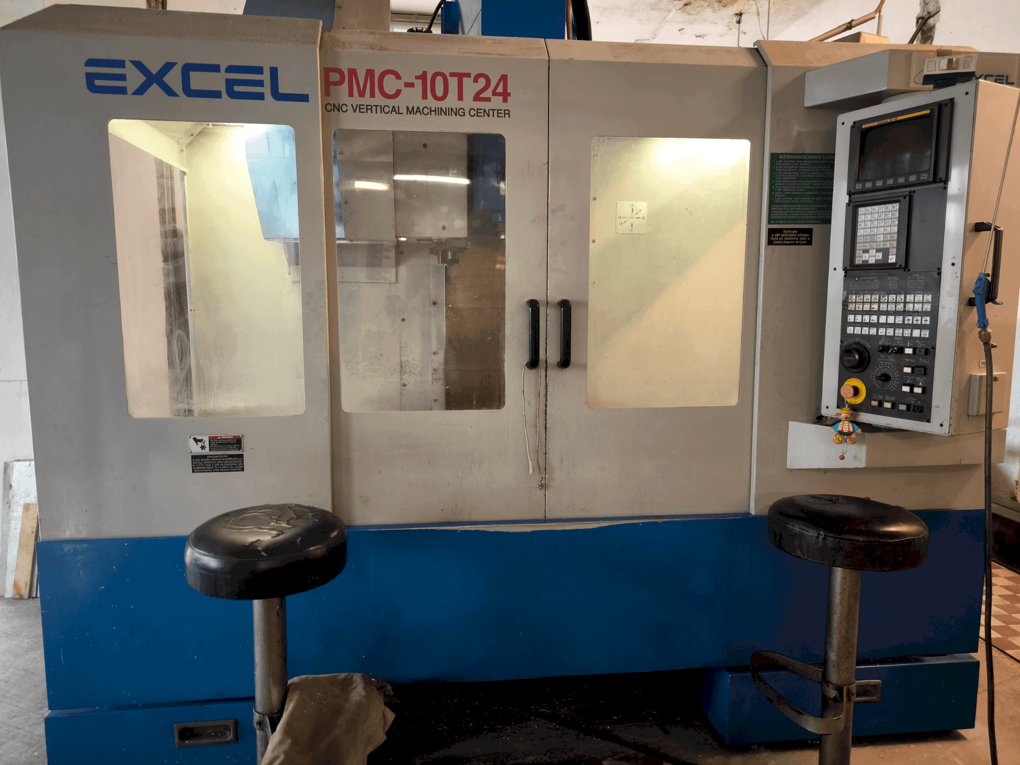 Vue de face de la machine Excel  Excel PMC 10T24 (2004)