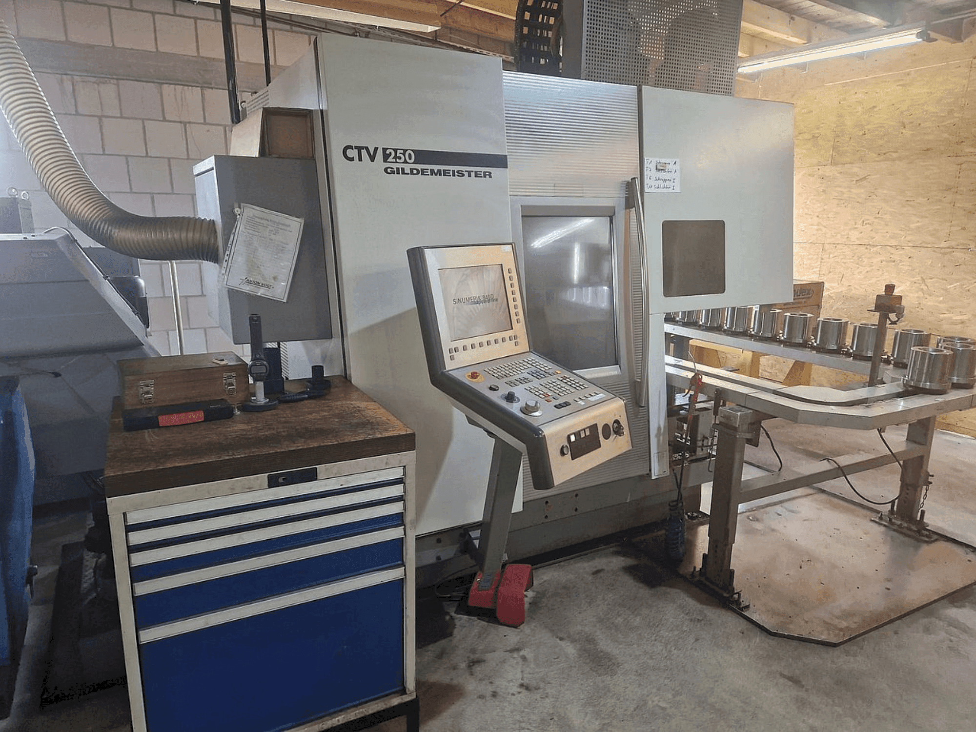 Vue de face de la machine DMG GILDEMEISTER CTV 250
