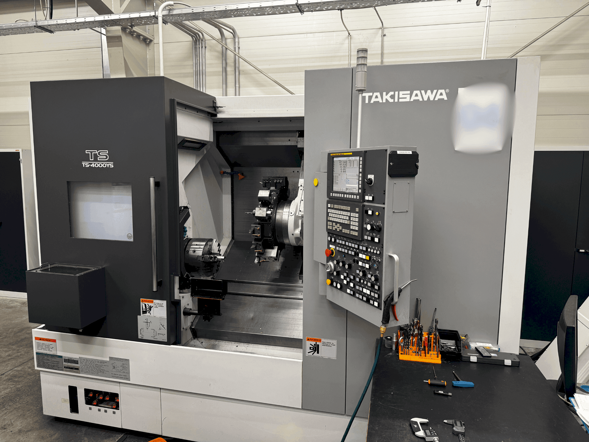 Vue de face de la machine Takisawa TS-4000YS