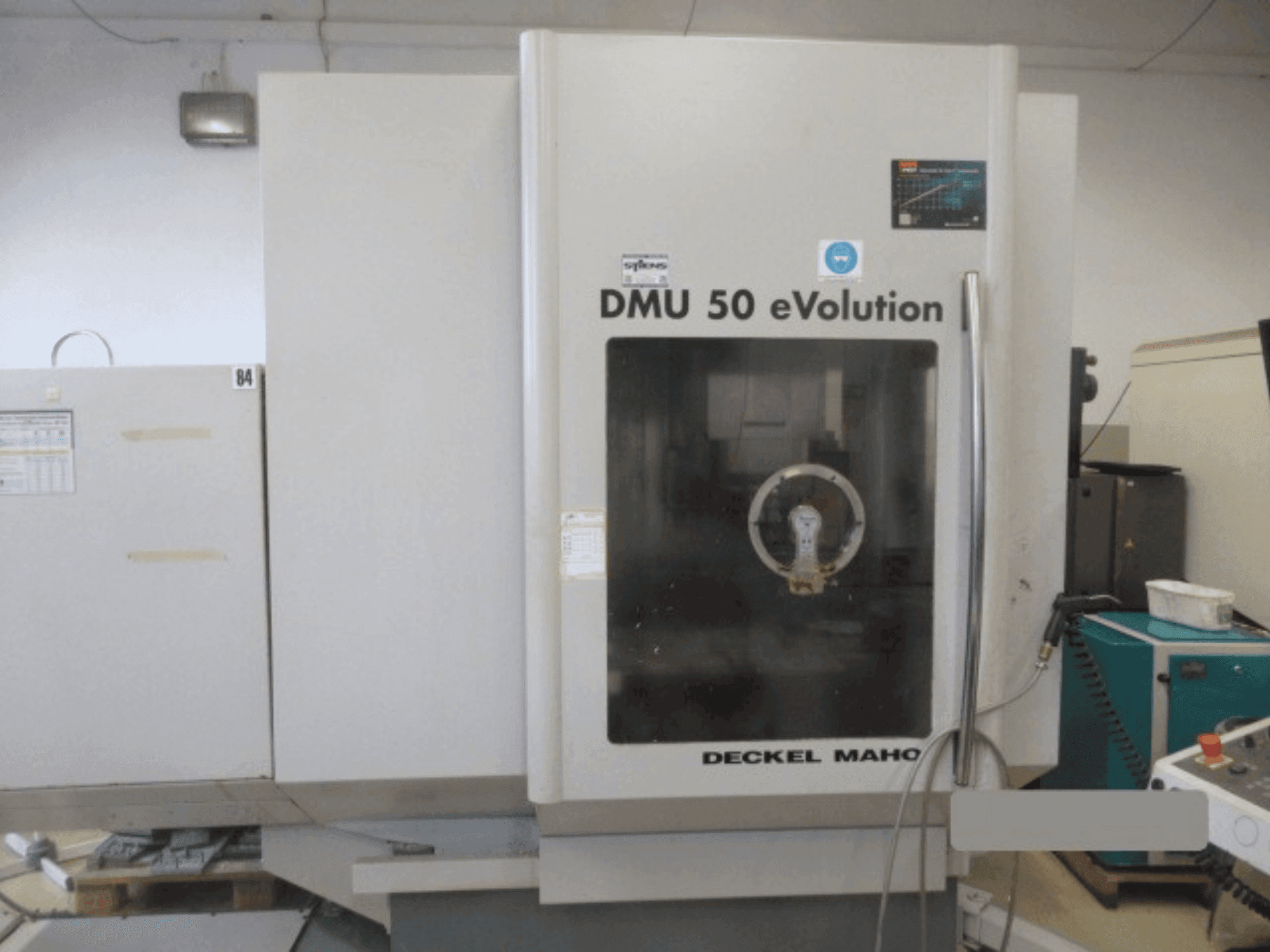 Vue de face de la machine DECKEL MAHO DMU 50 eVolution
