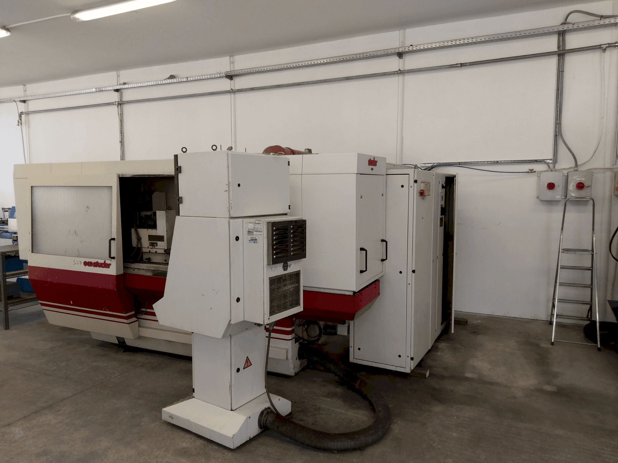 Vue de face de la machine STUDER  S40