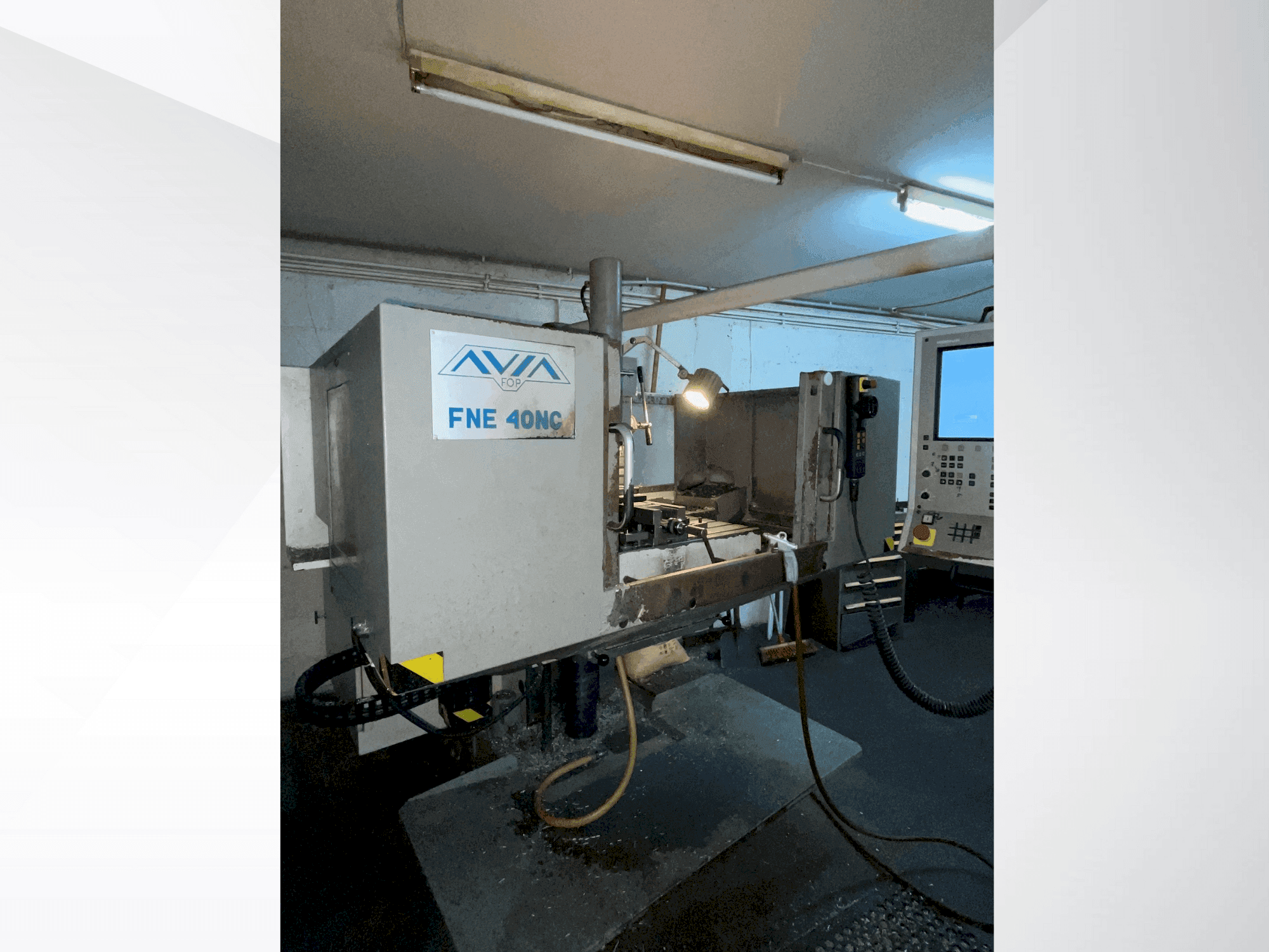 Vue de face de la machine Avia									 FNE 40NC