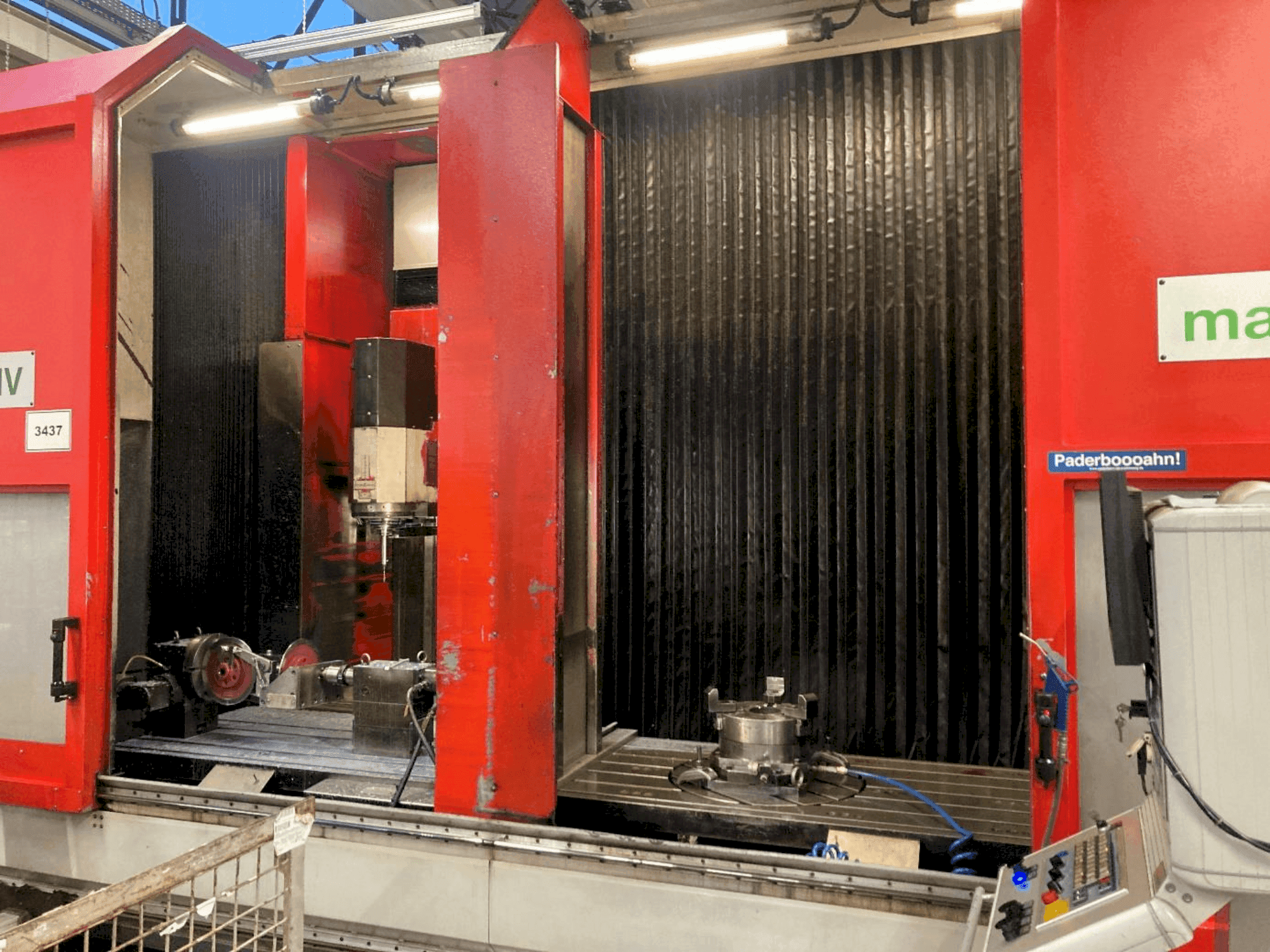 Vue de face de la machine Matec 30 HV