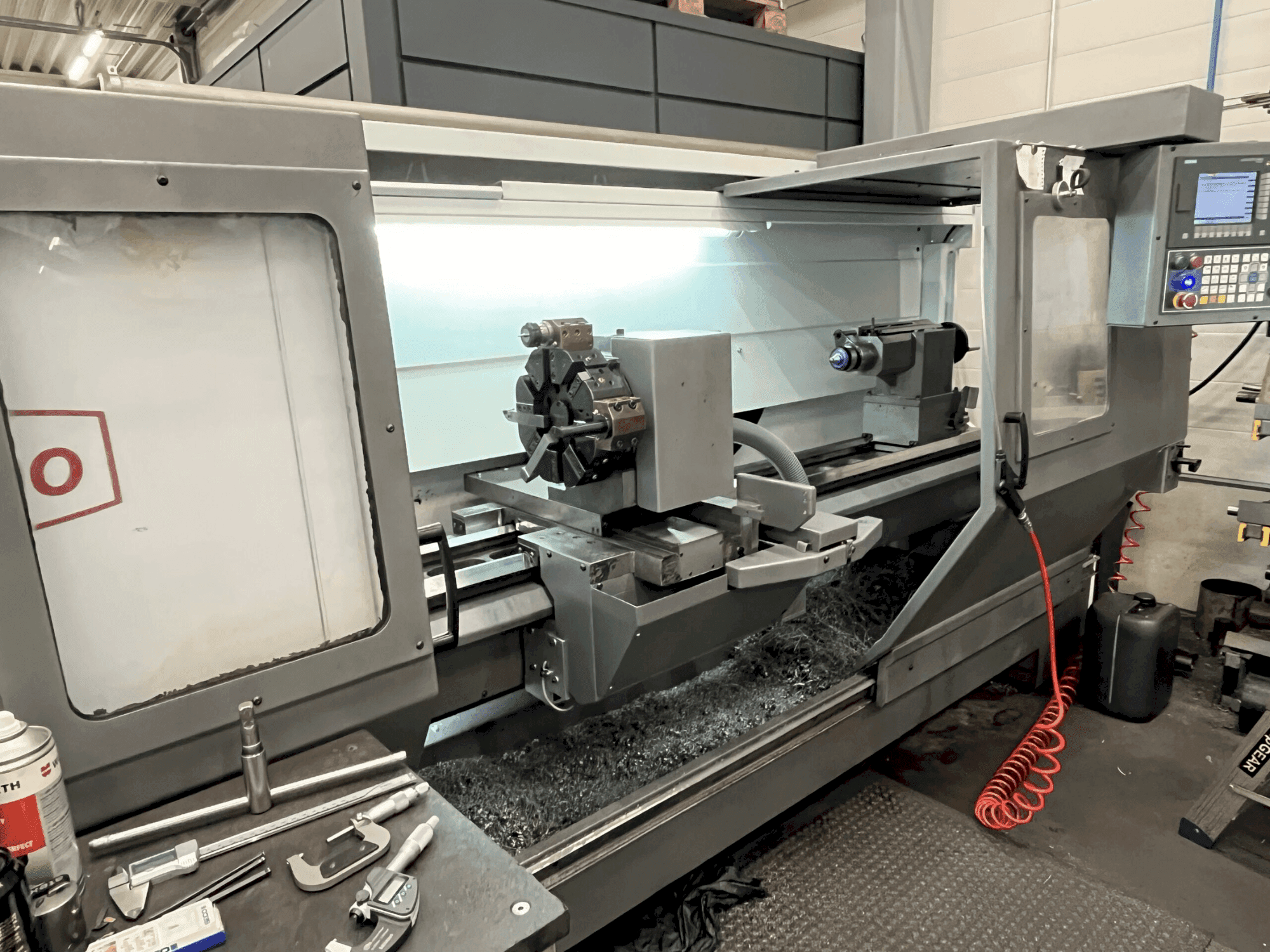 Vue de face de la machine Pinacho SE 325/2000