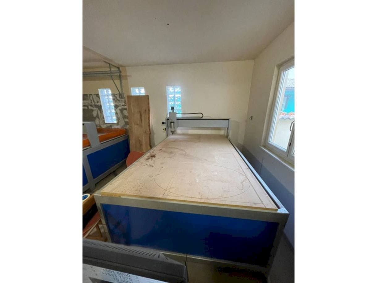 Vue de face de la machine ALTMAN T2