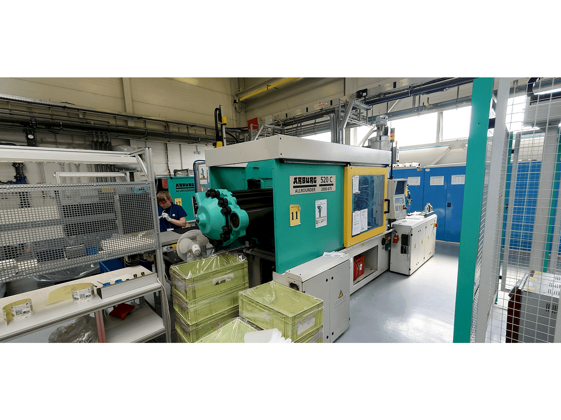 Vue de face de la machine Arburg Allrounder 520 C 2000-675