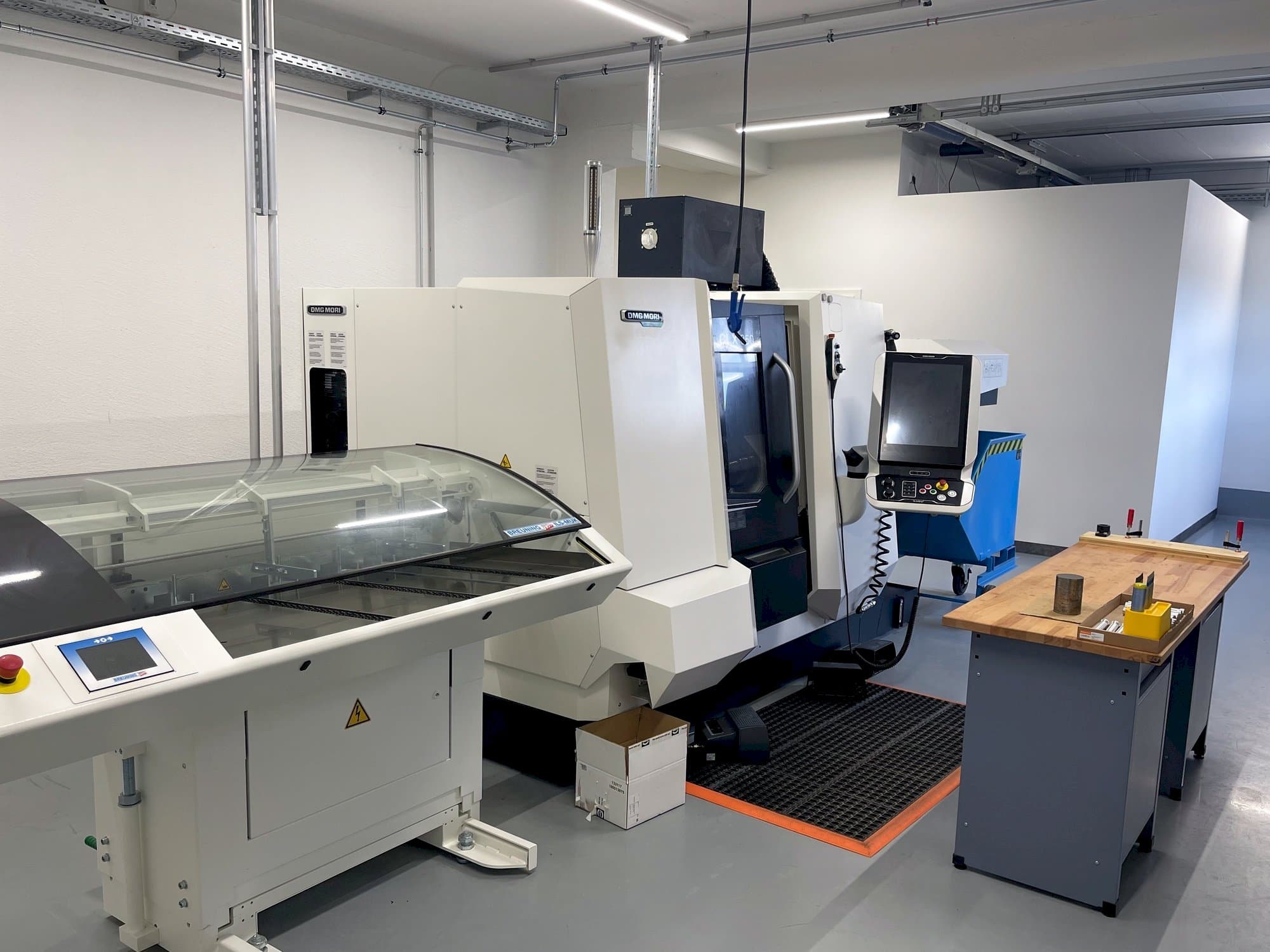Vue de face de la machine DMG Mori Seiki CLX 350 V6