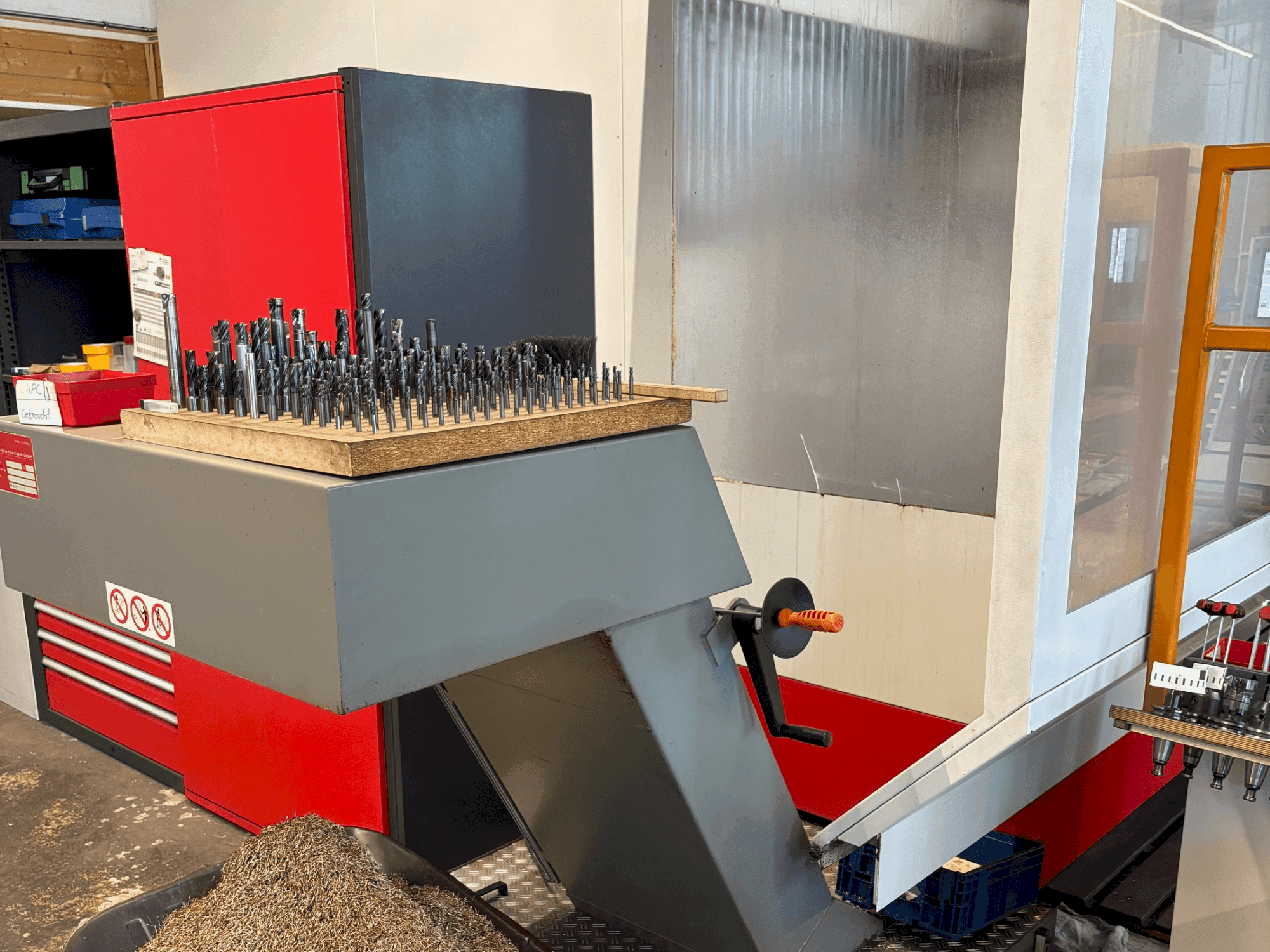 Vue de face de la machine HERMLE U1130