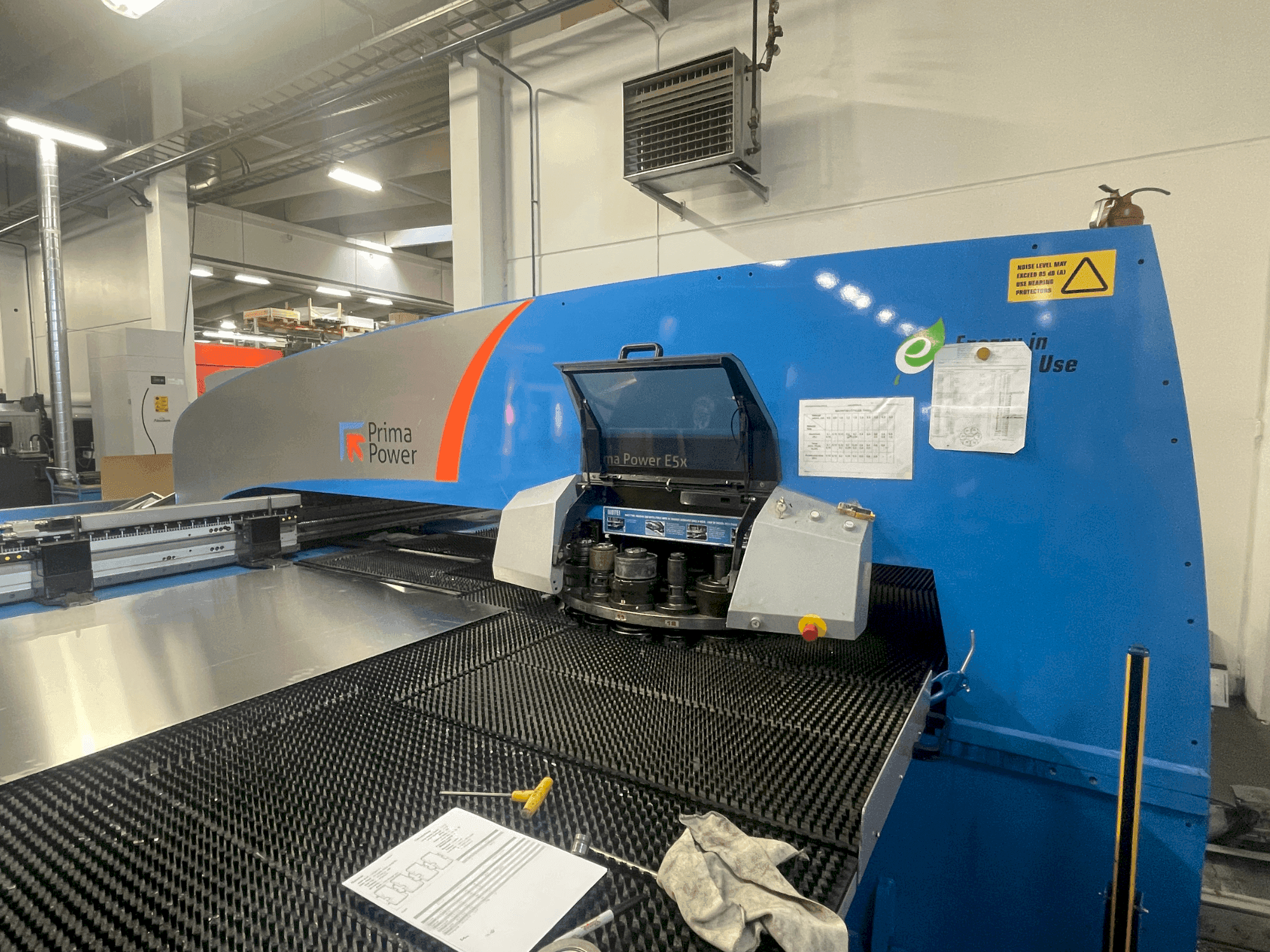 Vue de face de la machine Prima Power E5X