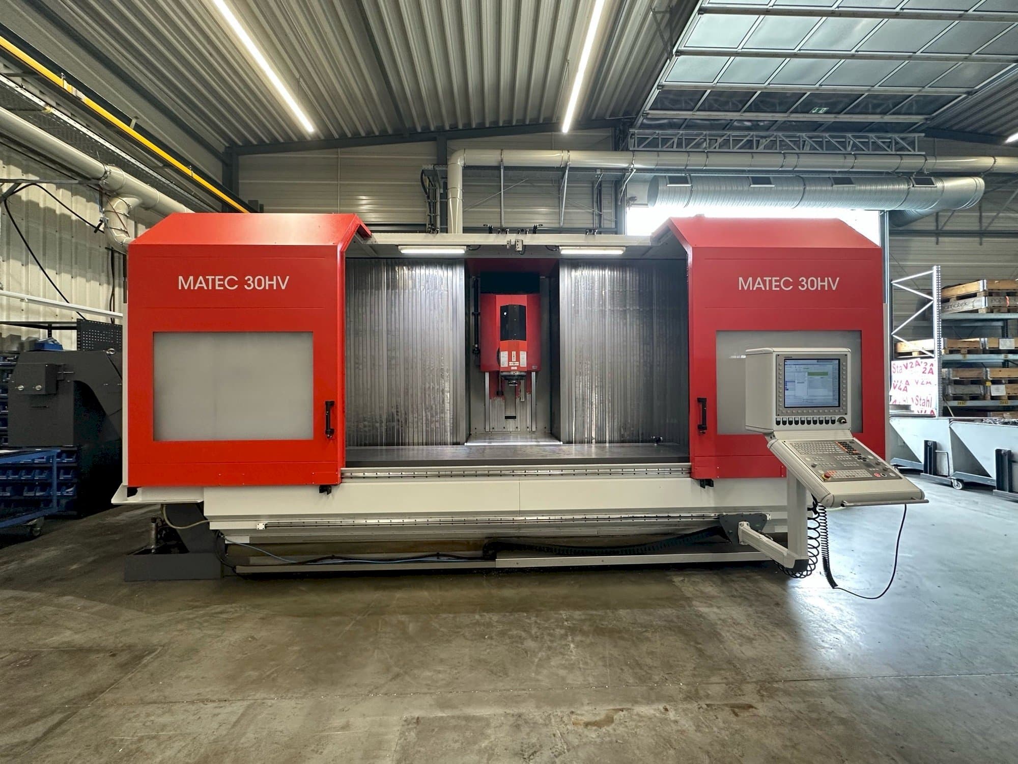 Vue de face de la machine Matec 30HV