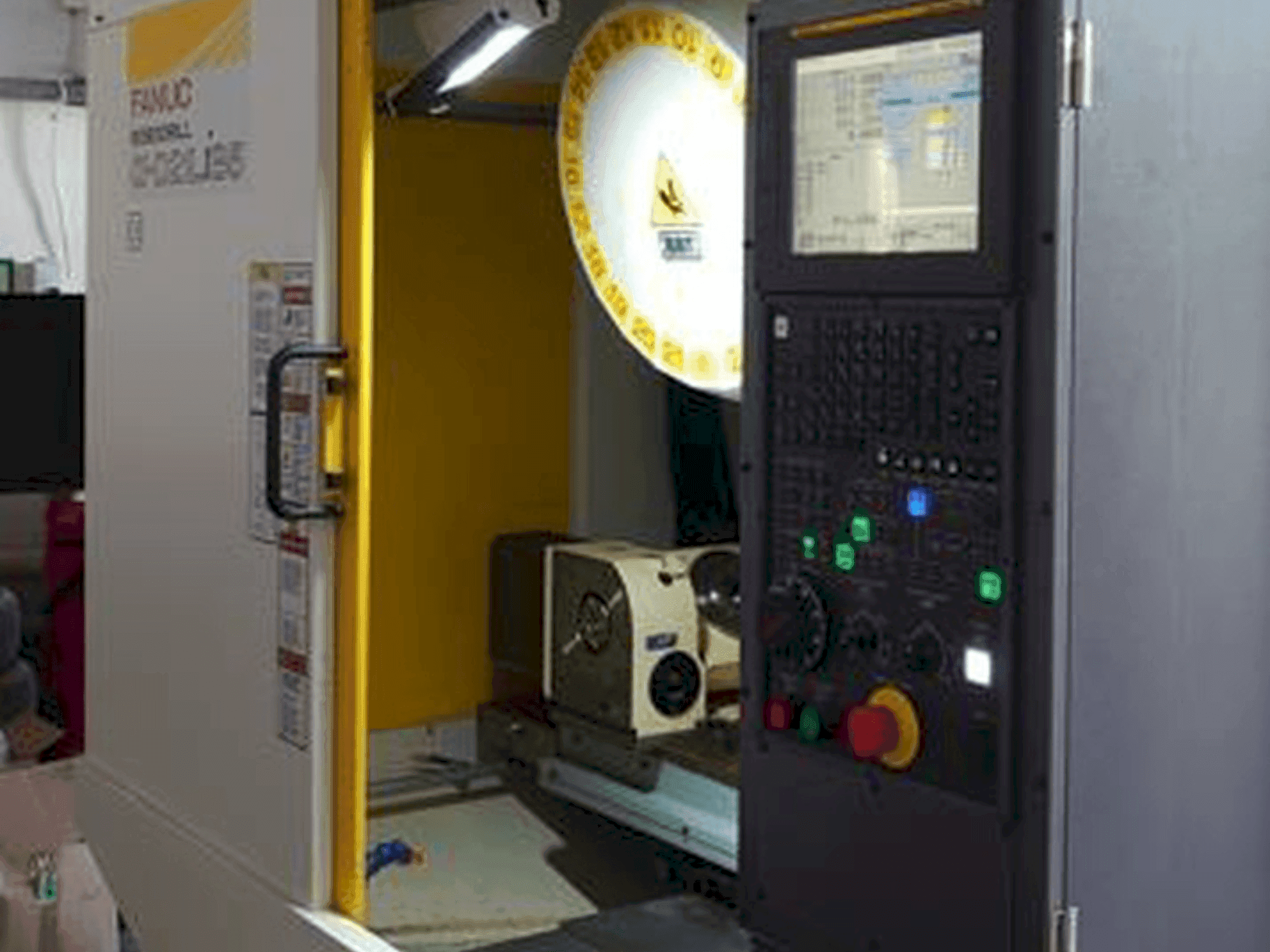 Vue de face de la machine FANUC ROBODRILL α-D21LiB5