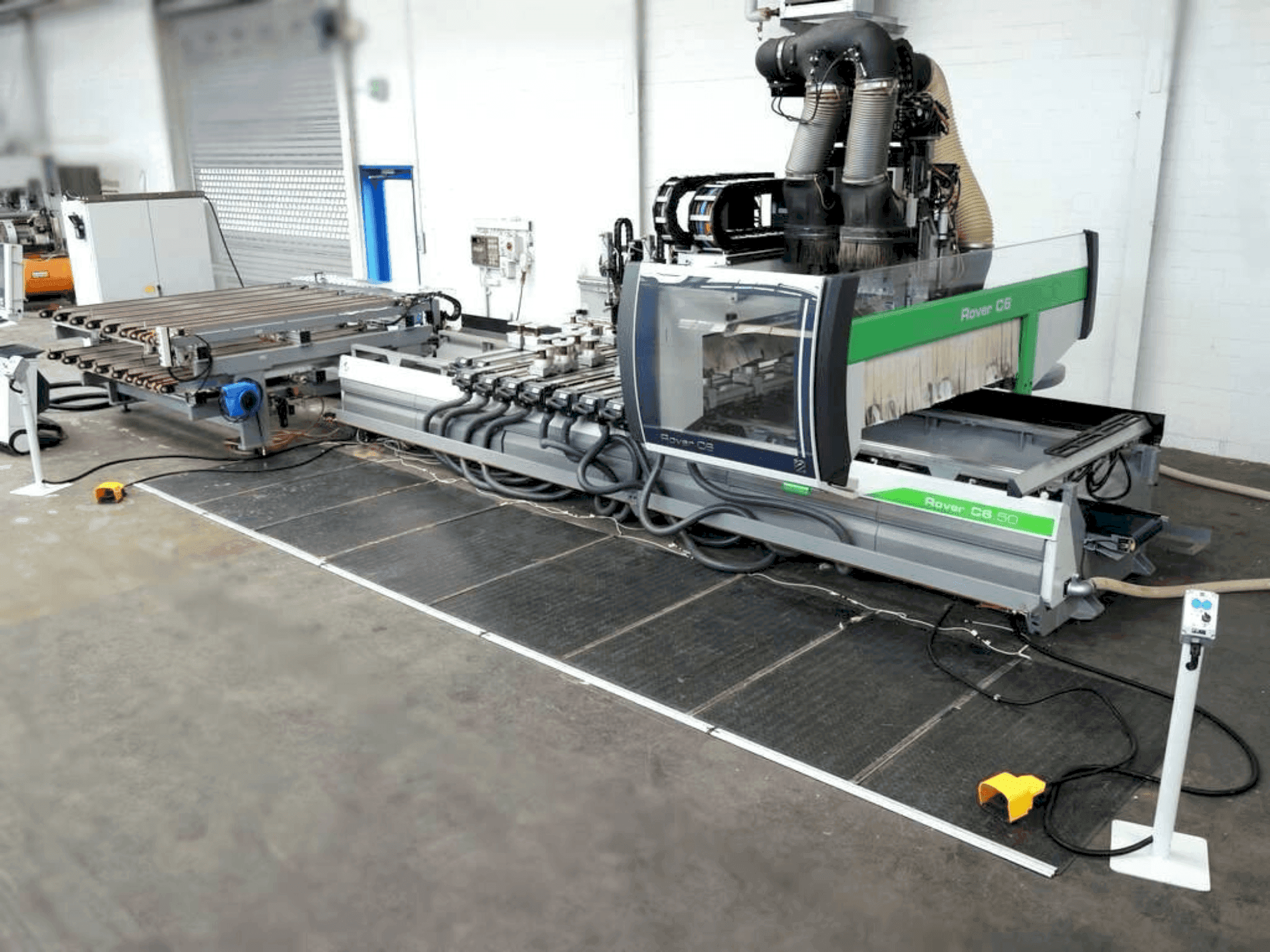 Vue de face de la machine BIESSE Rover C6