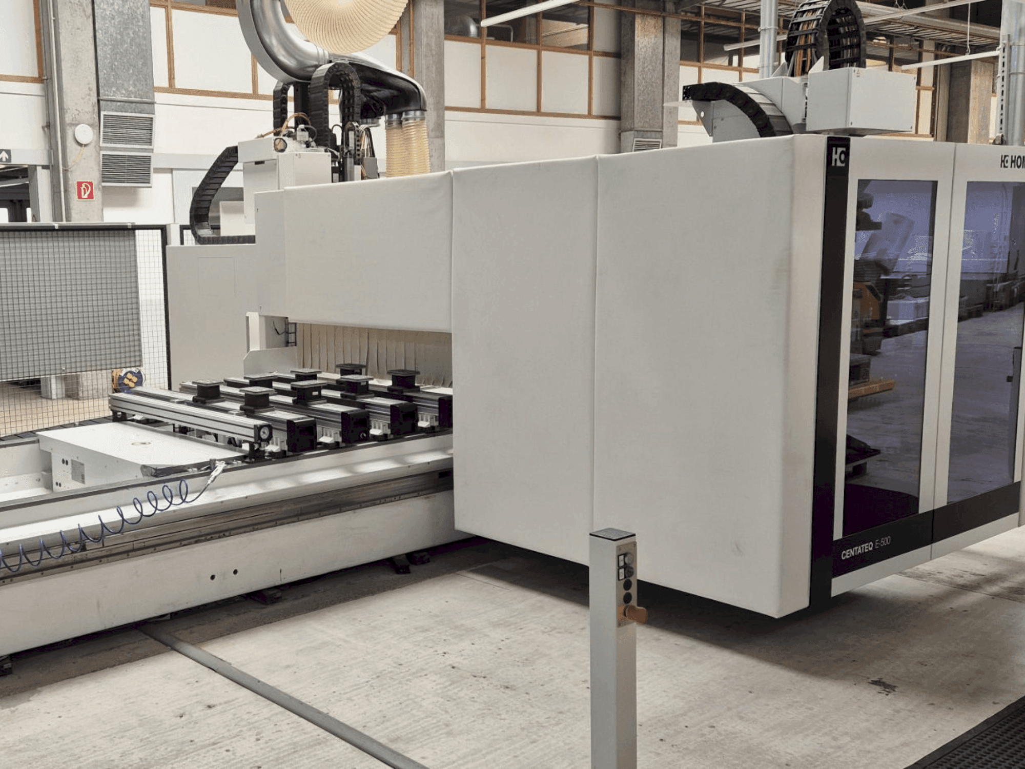 Vue de face de la machine HOMAG CENTATEQ E-500