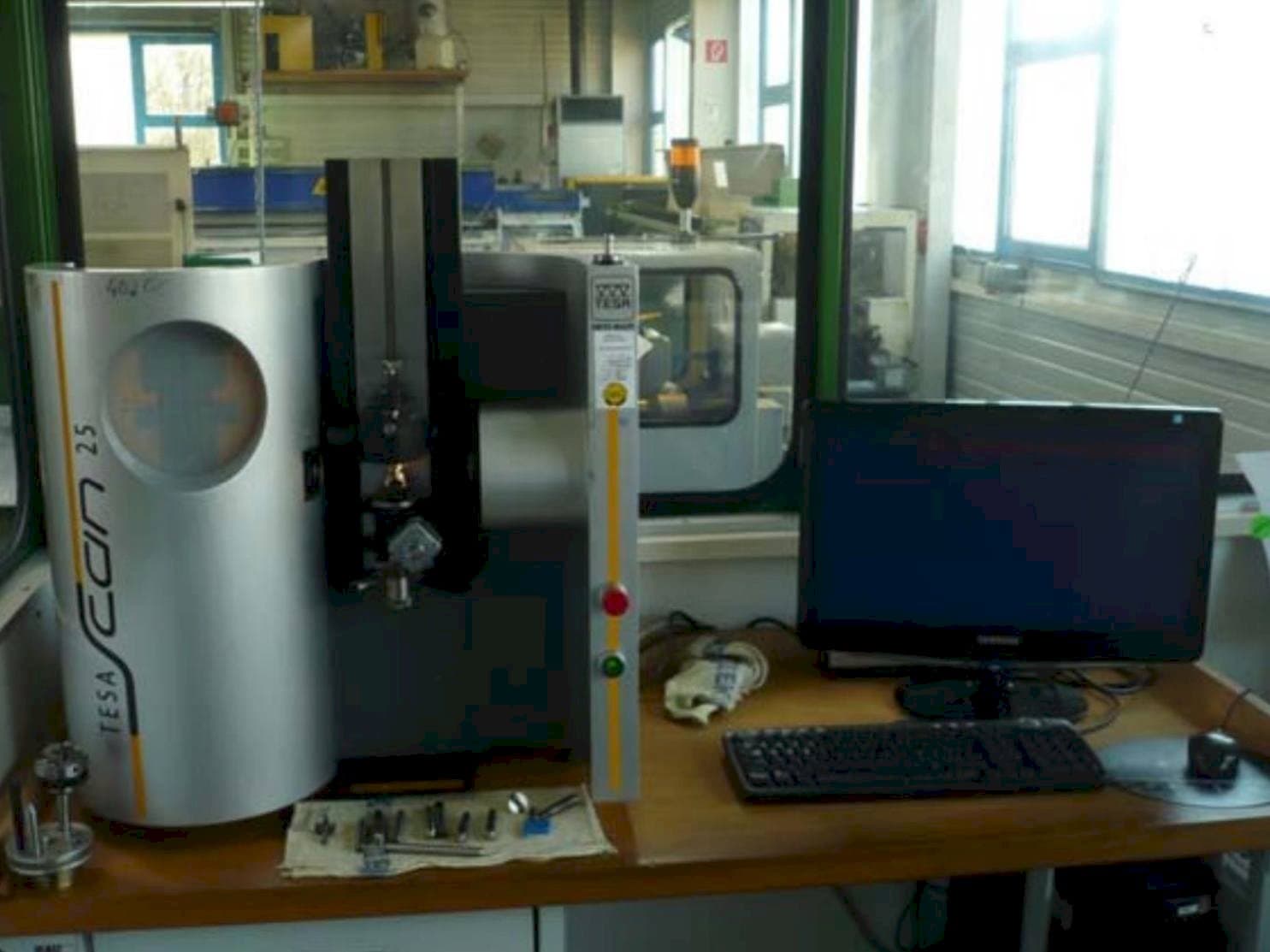 Vue de face de la machine TESA Scan 25