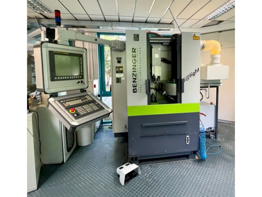 Vue de face de la machine Benzinger 5@light