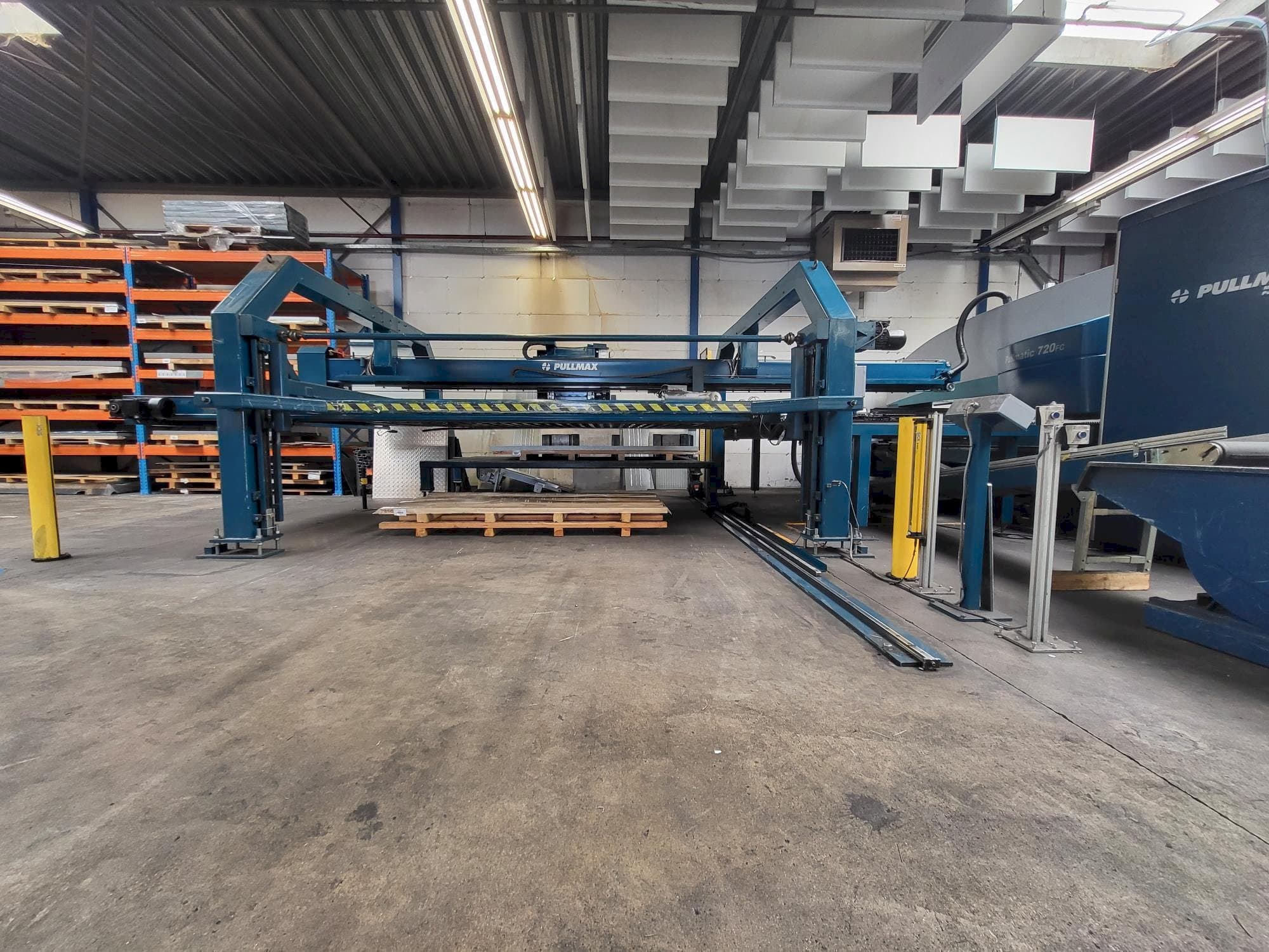 Vue de face de la machine Pullmax 720