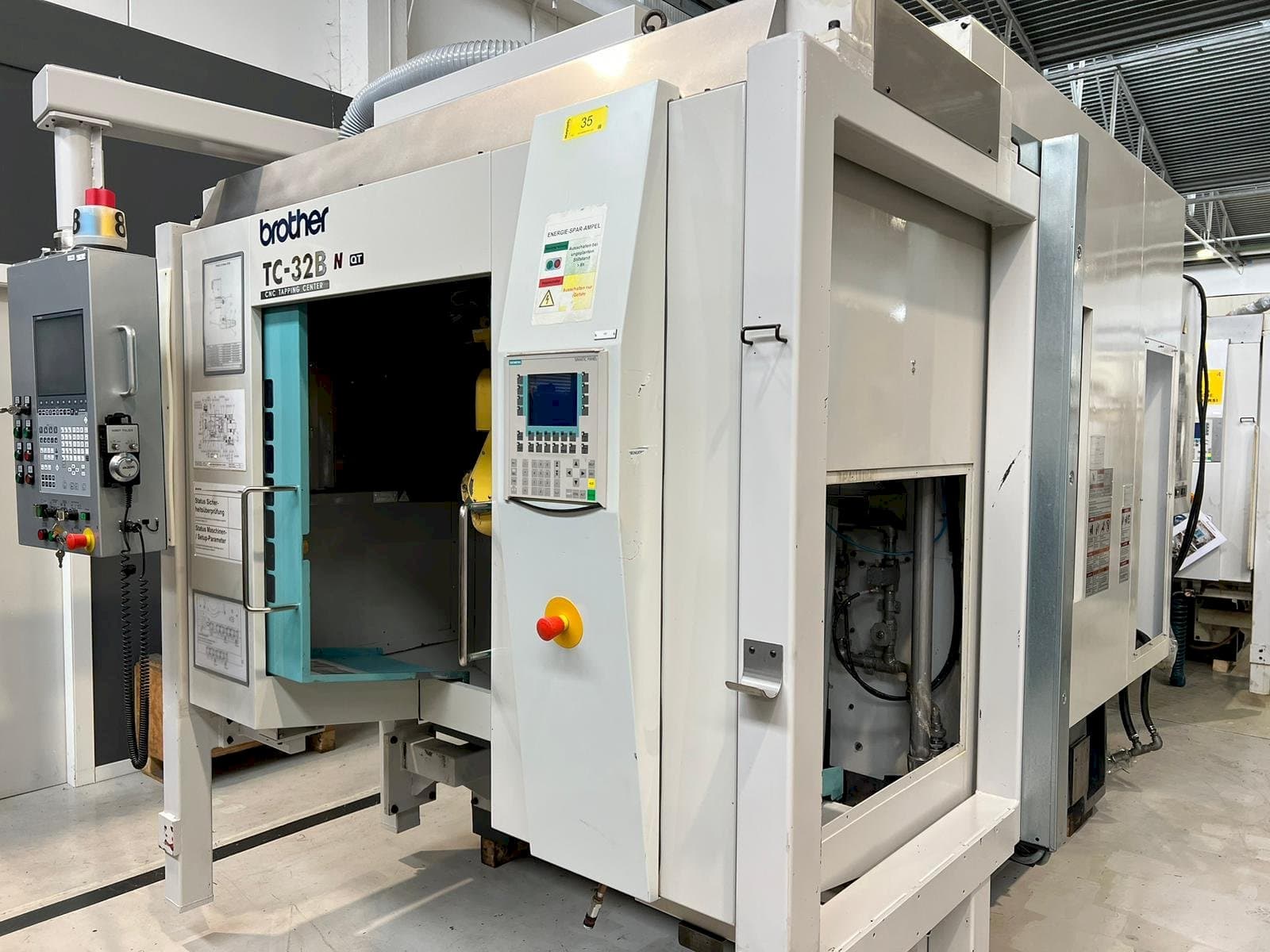 Vue de face de la machine Brother TC-32BN QT