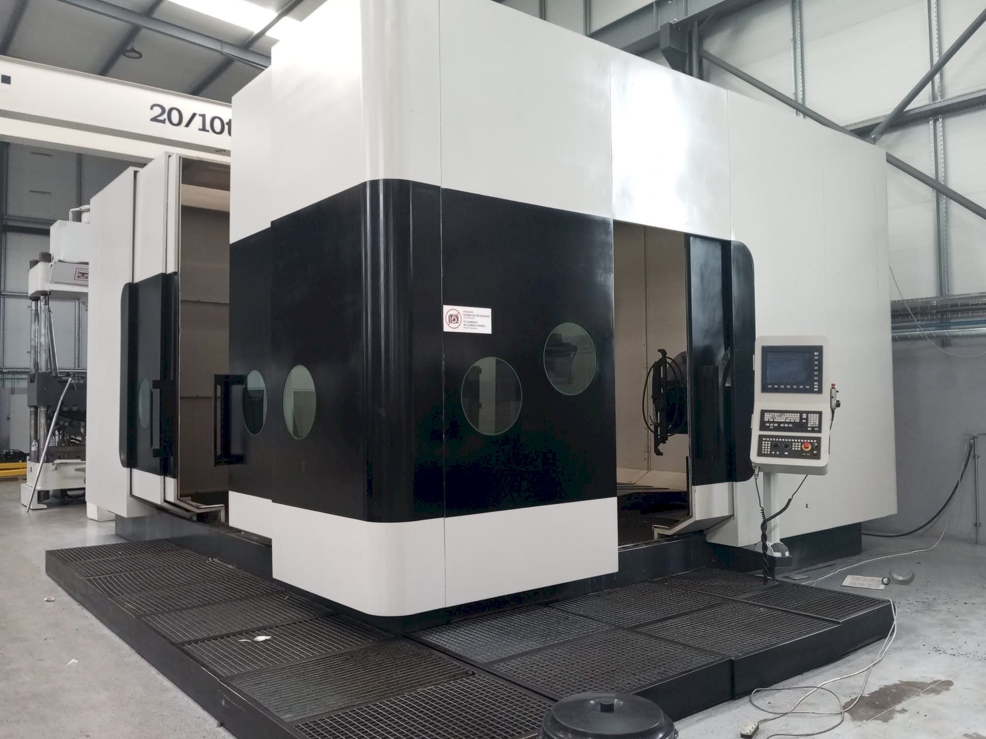 Vue de face de la machine CHETO 3000