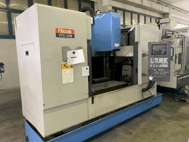 Vue de face de la machine Mazak VTC-20B