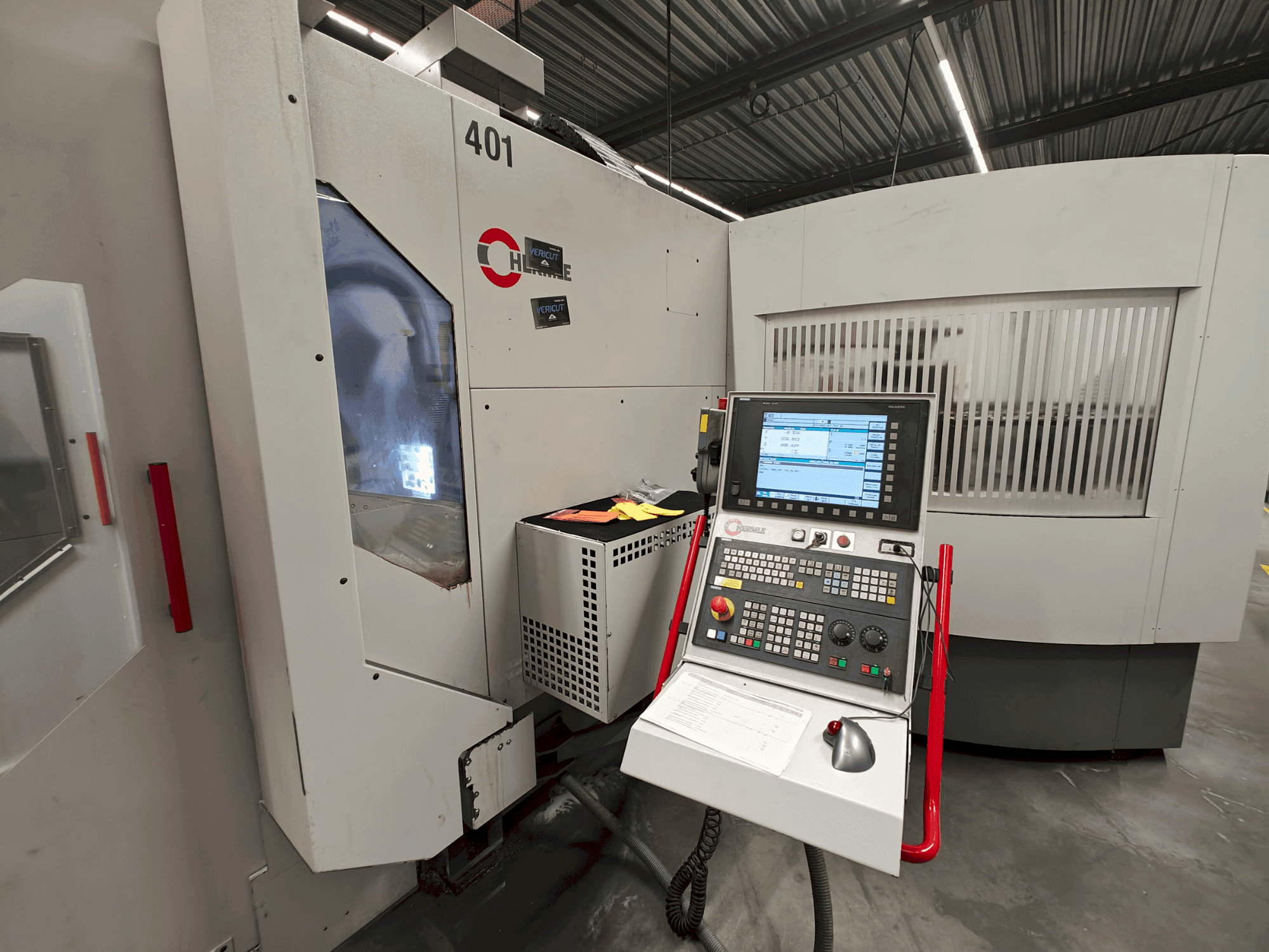 Vue de face de la machine HERMLE C 40 U