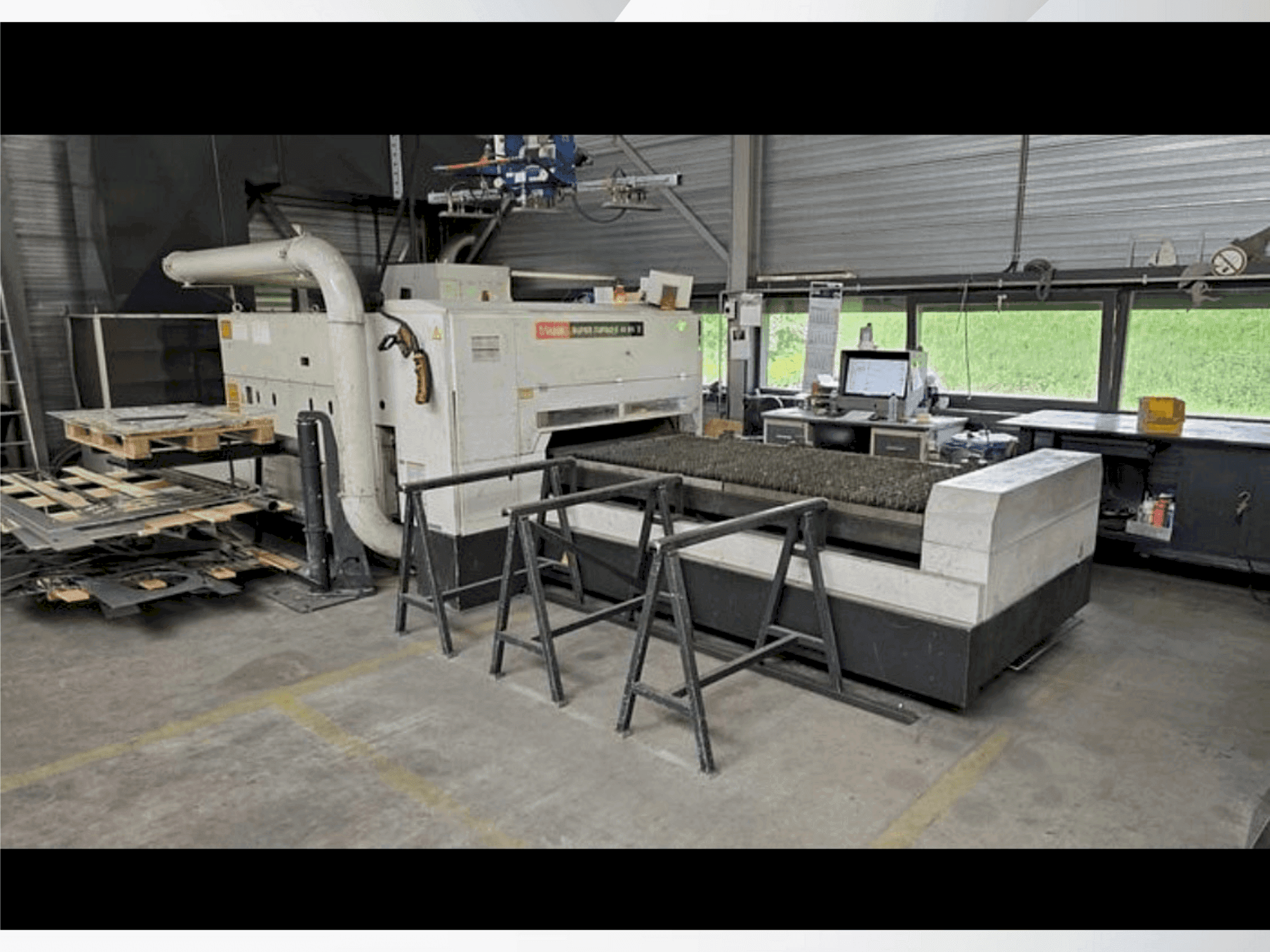 Vue de face de la machine Mazak Super Turbo-X 48 MK II