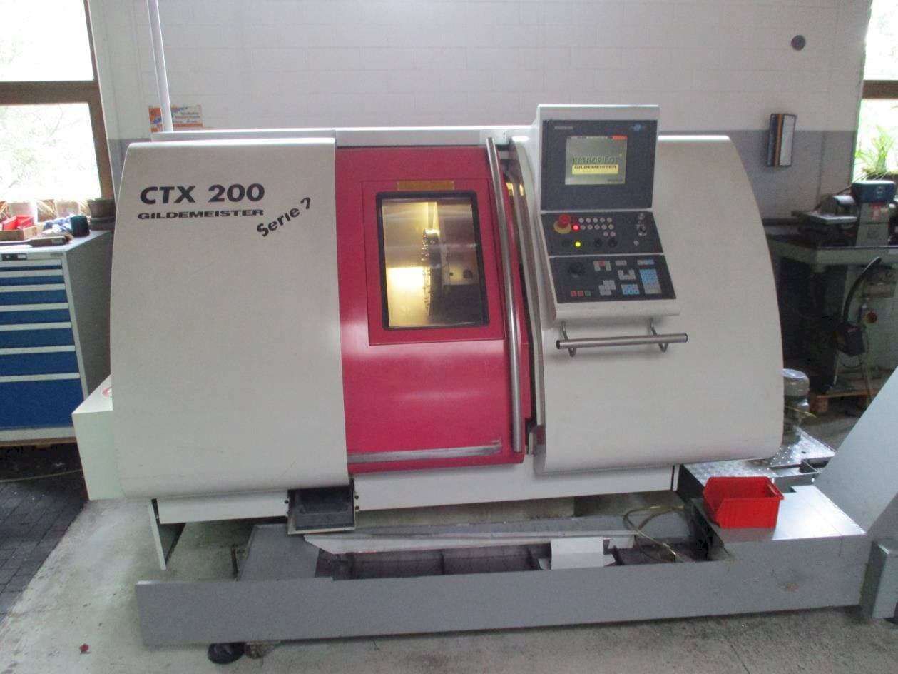 Vue de face de la machine Gildemeister CTX 200
