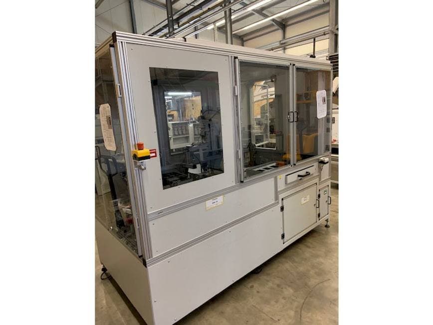 Vue latérale gauche de la machine SEHO Robot cell sorting station