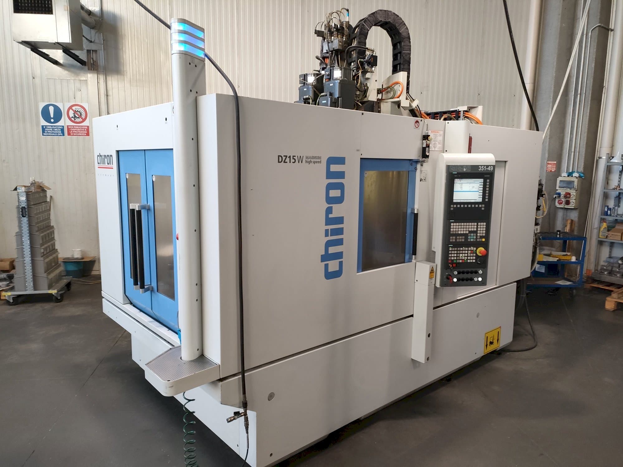 Vue de face de la machine CHIRON DZ15W MAGNUM HS