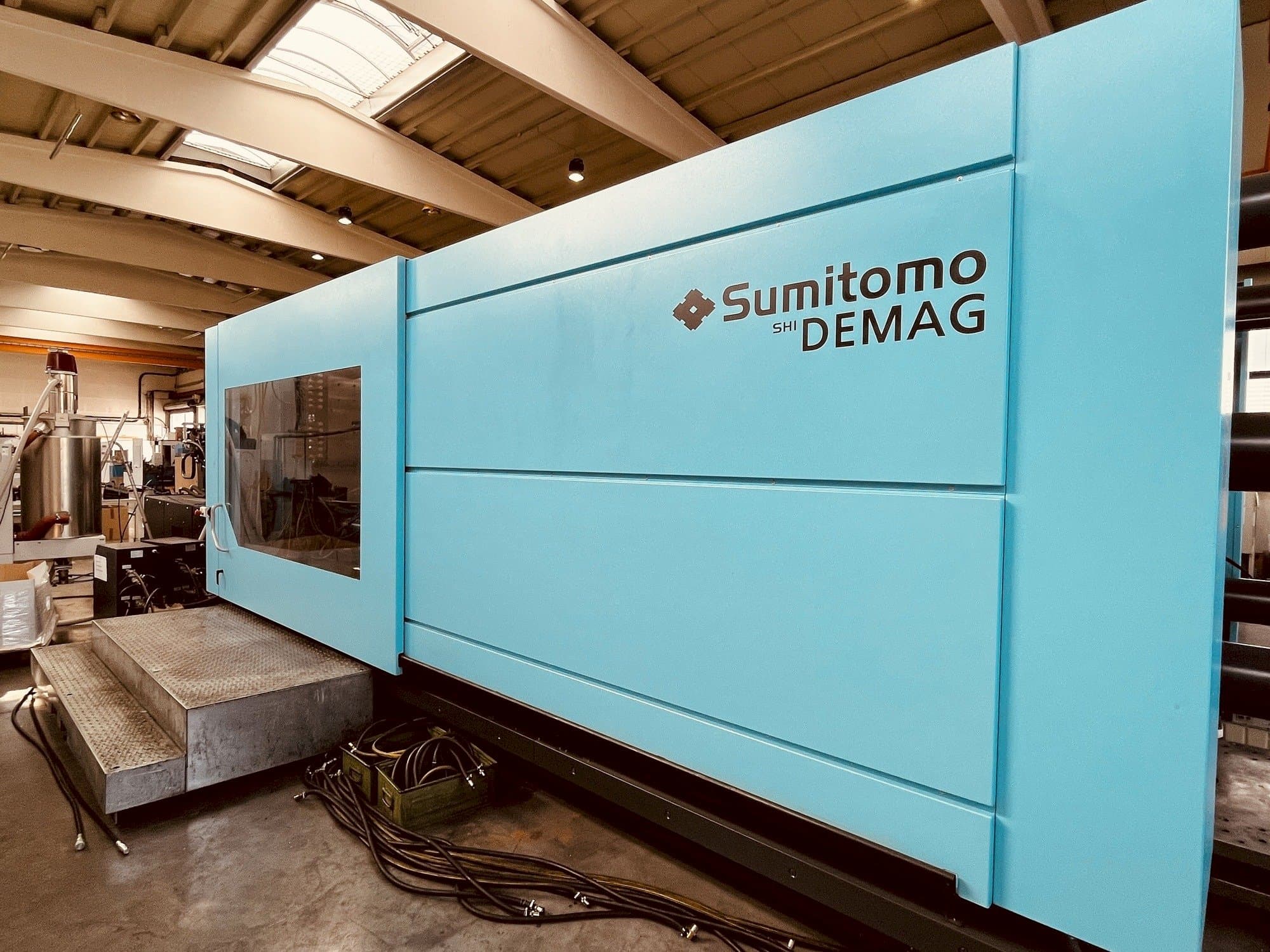 Vue de face de la machine Sumitomo Demag Systec 1300 1500-9500 Servo
