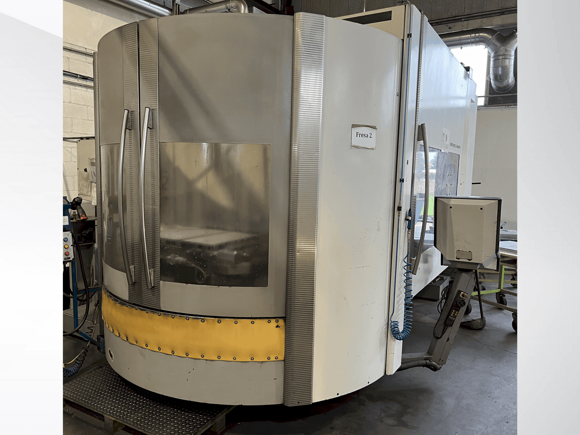 Vue de face de la machine DMG DECKEL MAHO DMC 125 U