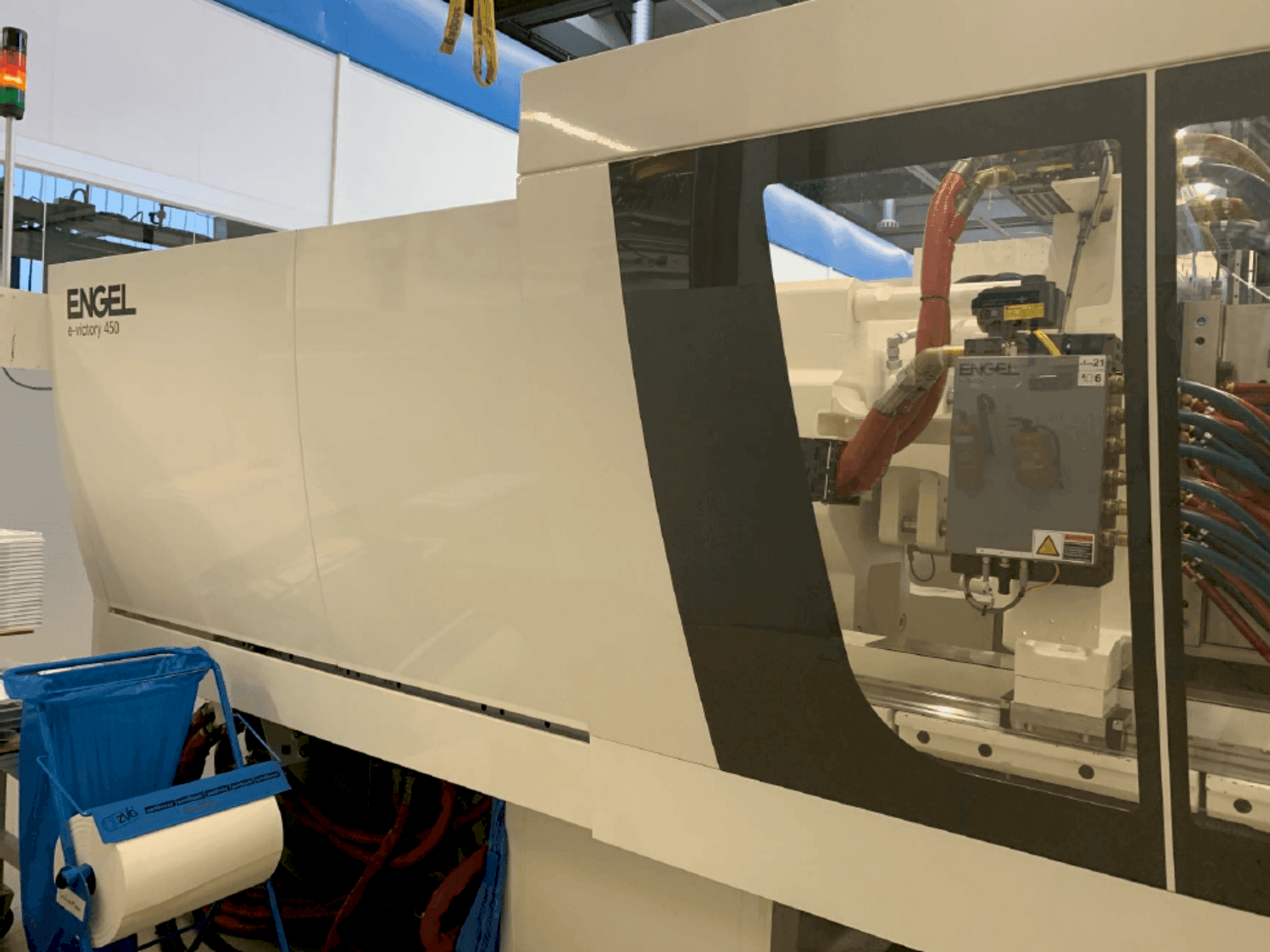 Vue de face de la machine Engel e-Victory 740/450 US