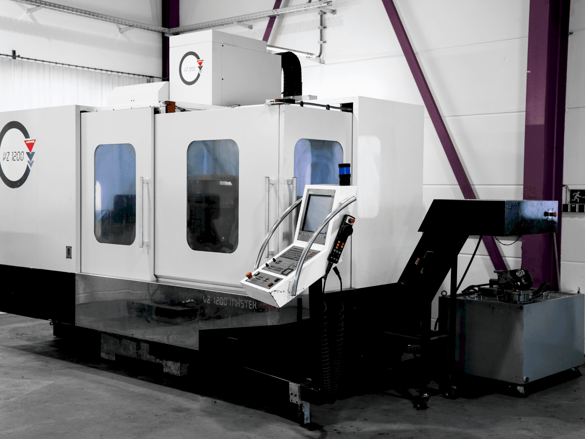 Vue de face de la machine WEMAS VZ 1200