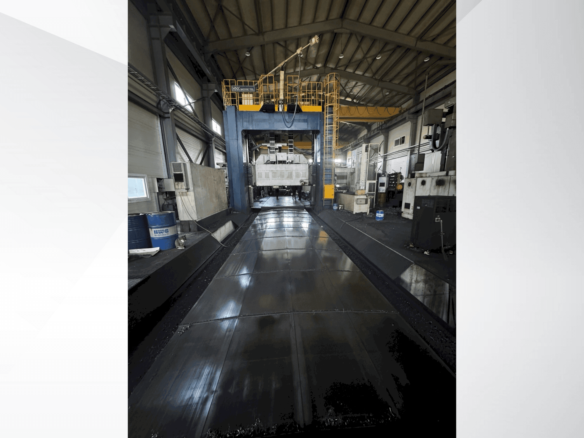 Vue de face de la machine HNK HPM 30M