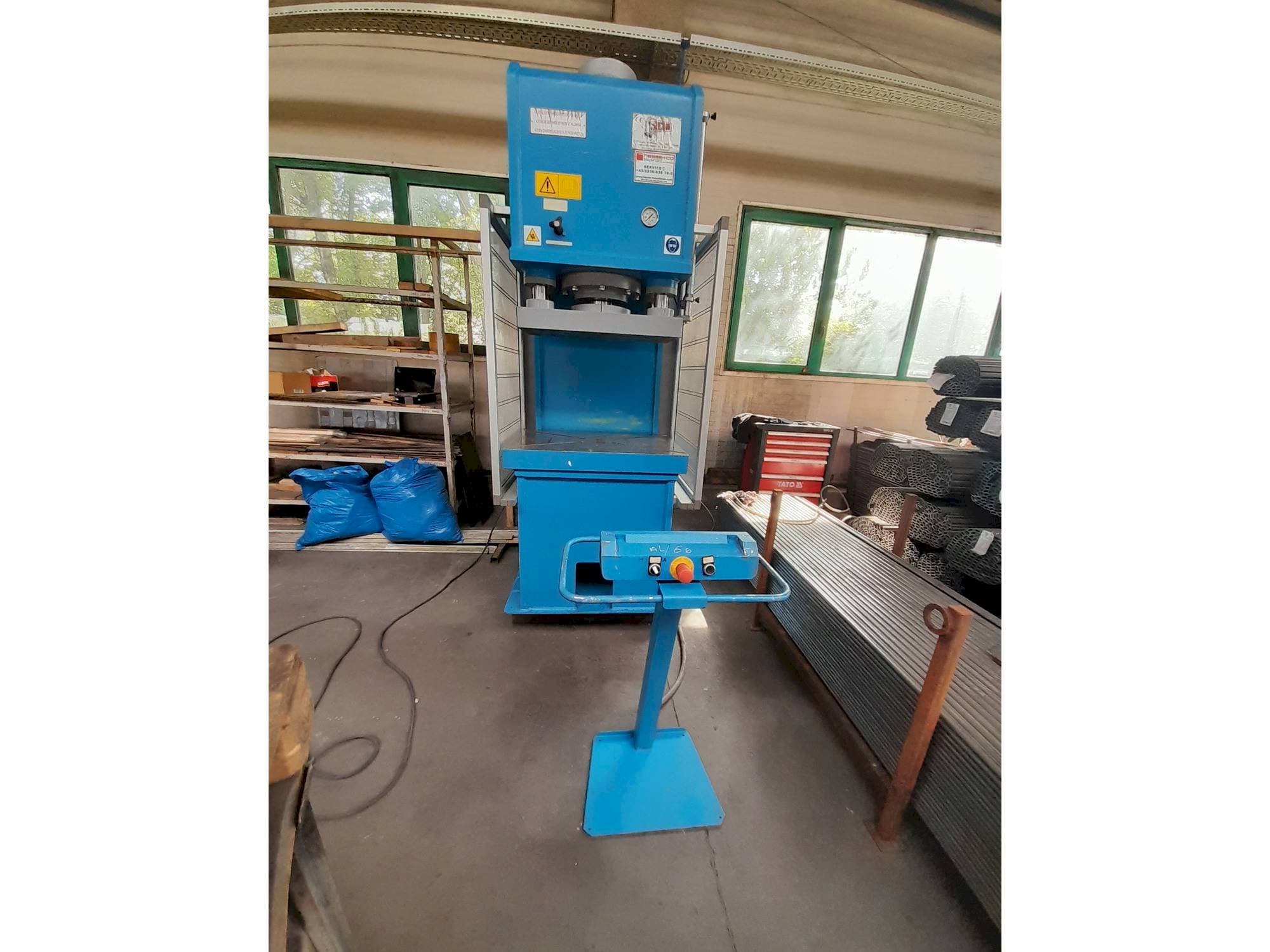 Vue de face de la machine SICMI PCL 100 A