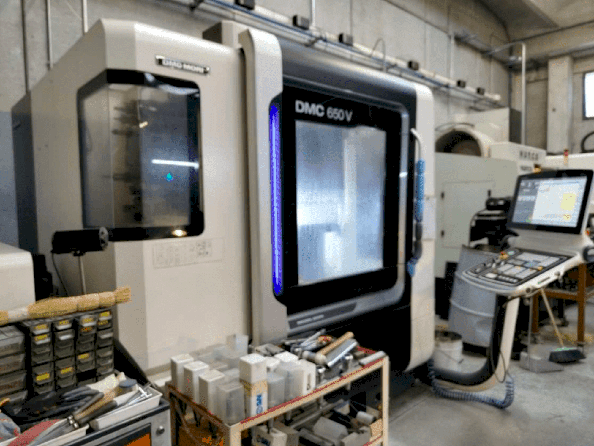 Vue de face de la machine DMG MORI DMC 650V