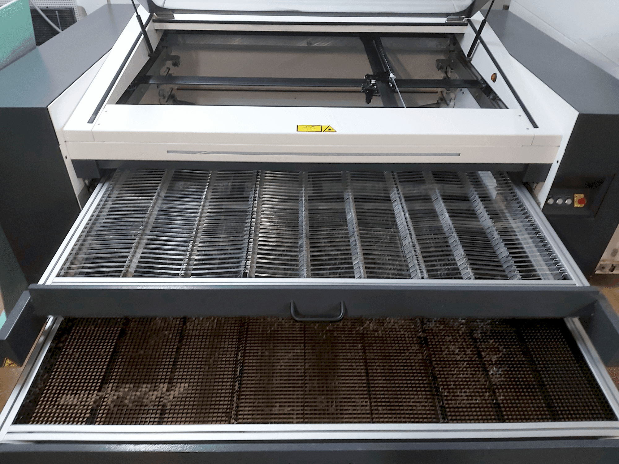 Vue de face de la machine SEI SPA X-Type 1610