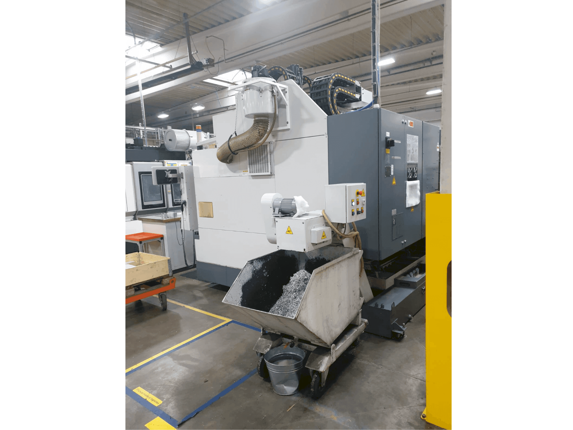 Vue de face de la machine Okuma MB-66VA