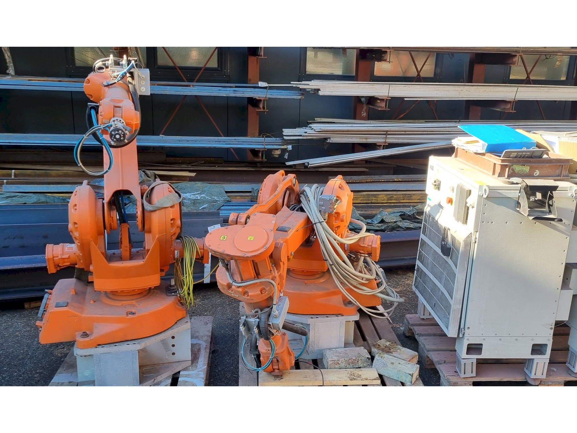 Vue de face de la machine ABB IRB2400 M2000