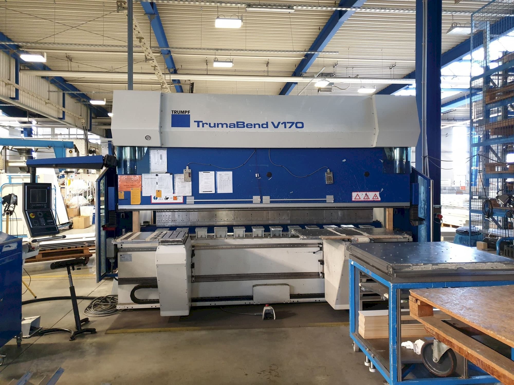Vue de face de la machine Trumpf TrumaBend V170