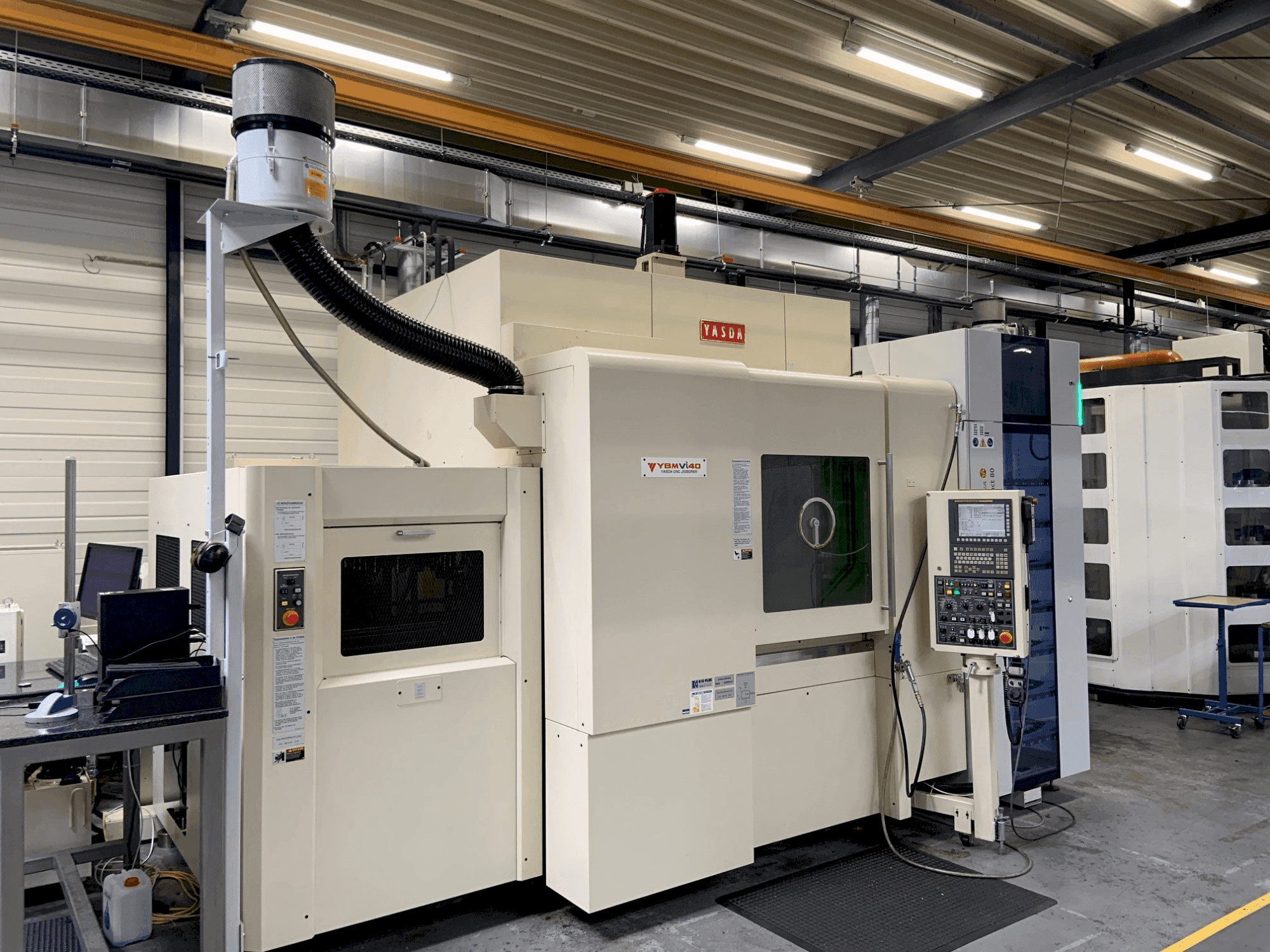 Vue de face de la machine YASDA YBM Vi40