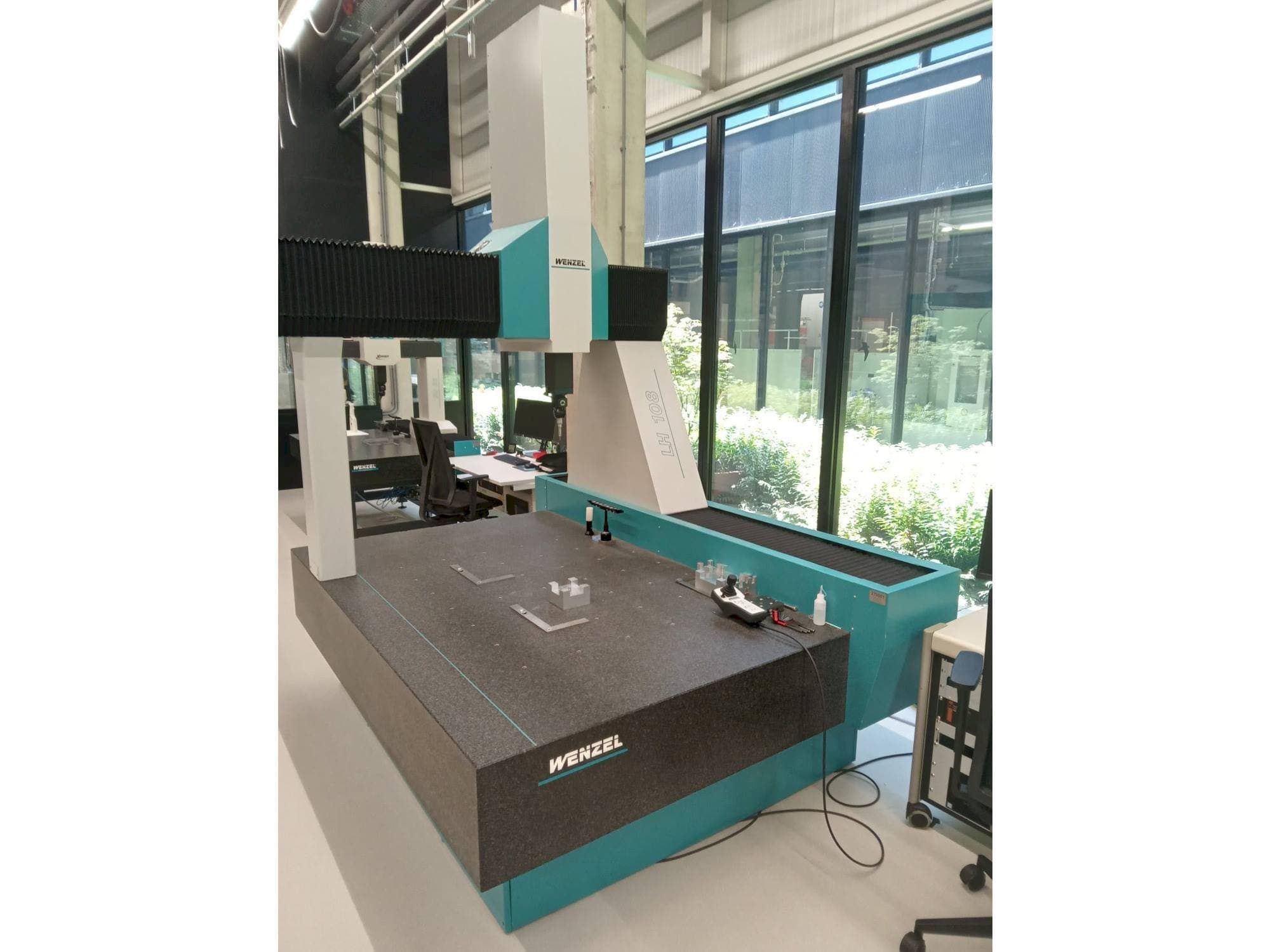 Vue de face de la machine Wenzel LH-108