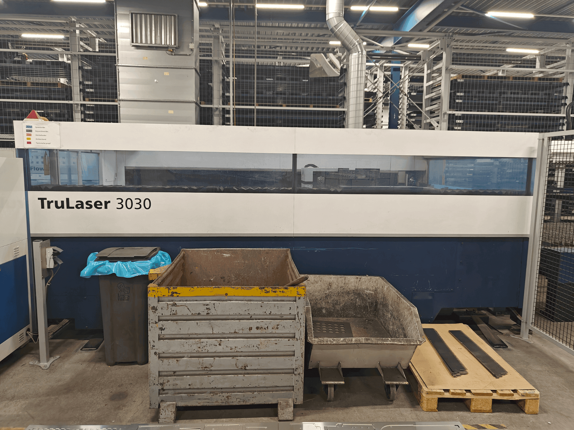 Vue de face de la machine TRUMPF TruLaser 3030 3,2kW CO2