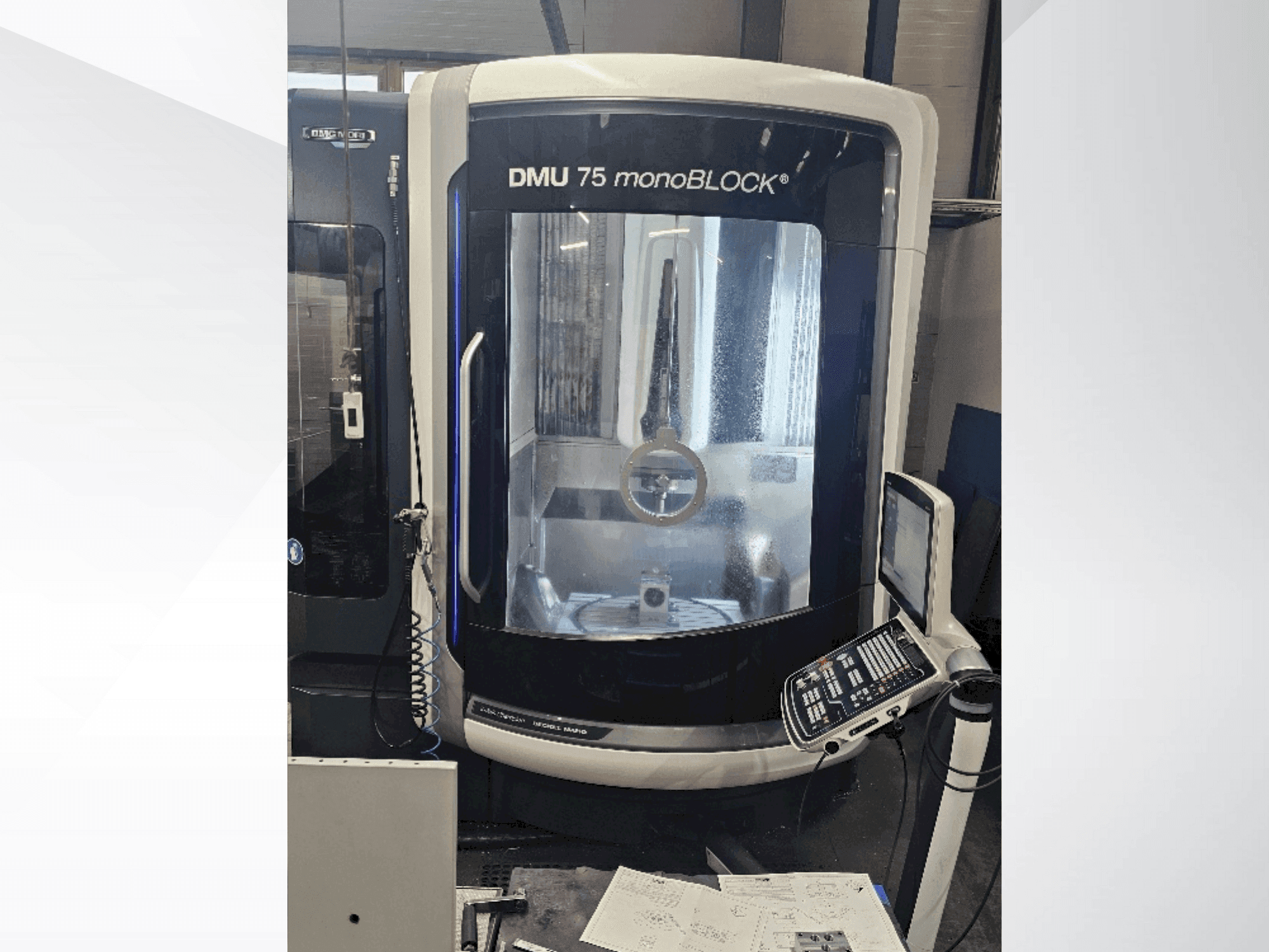 Vue de face de la machine DMG MORI DMU 75 monoBlock